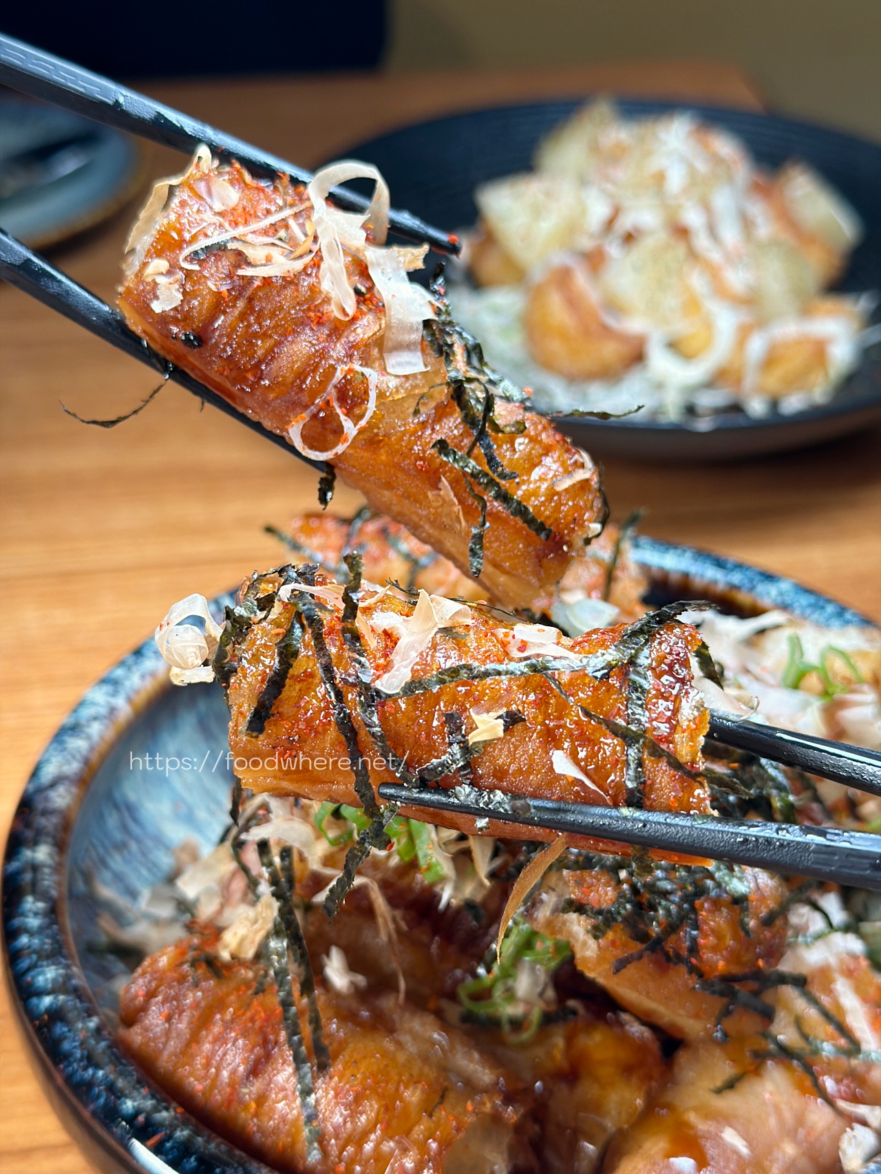 高雄左營居酒屋《酒弎居食屋》冬季限定麻油燒酒雞只要399元！必點鐵板蒜蝦飯與職人級串燒 @高雄美食底對