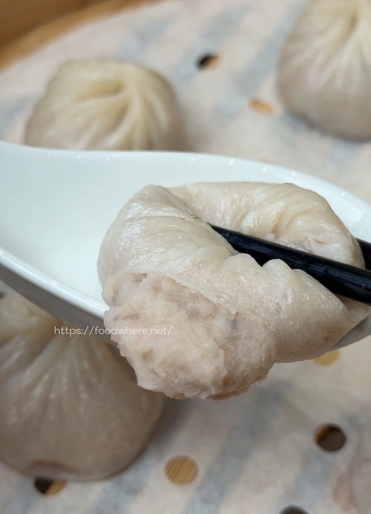 高雄三民美食推薦《小口吃湯包 》爆汁小籠包與酥脆生煎包 @高雄美食底對