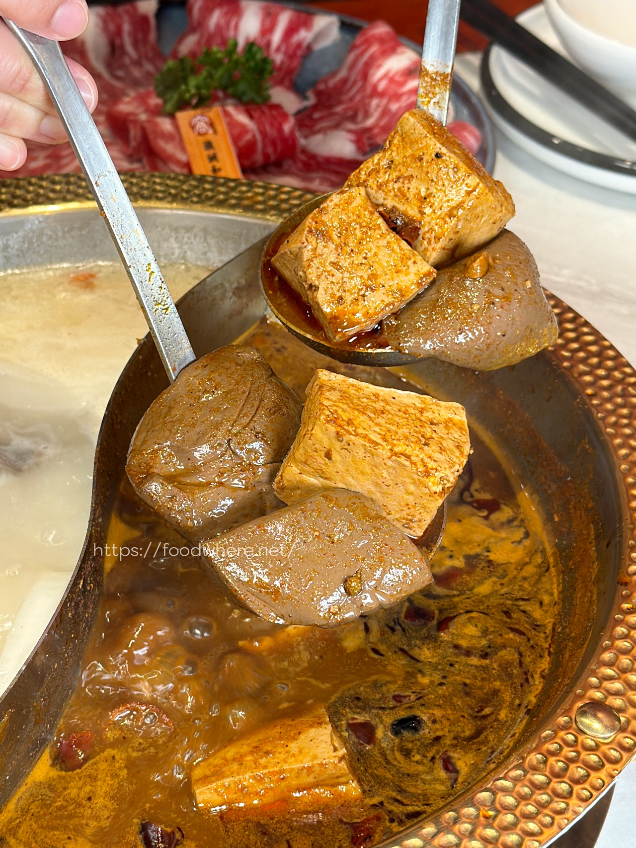 高雄三民美食推薦《窩麻辣豆腐火鍋》高雄麻辣火鍋新選擇，湯底深厚、滷水類驚艷 @高雄美食底對