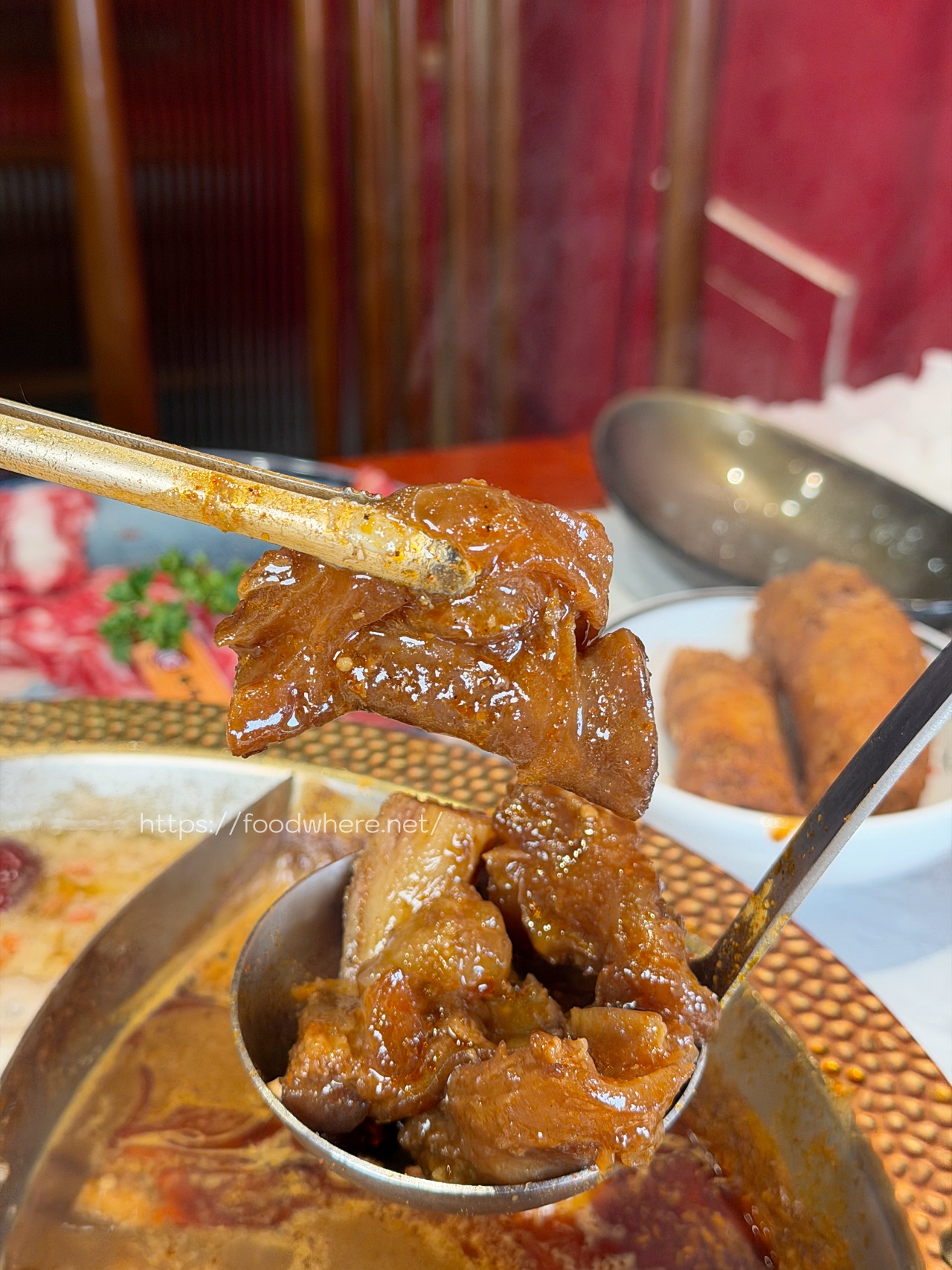 高雄三民美食推薦《窩麻辣豆腐火鍋》高雄麻辣火鍋新選擇，湯底深厚、滷水類驚艷 @高雄美食底對