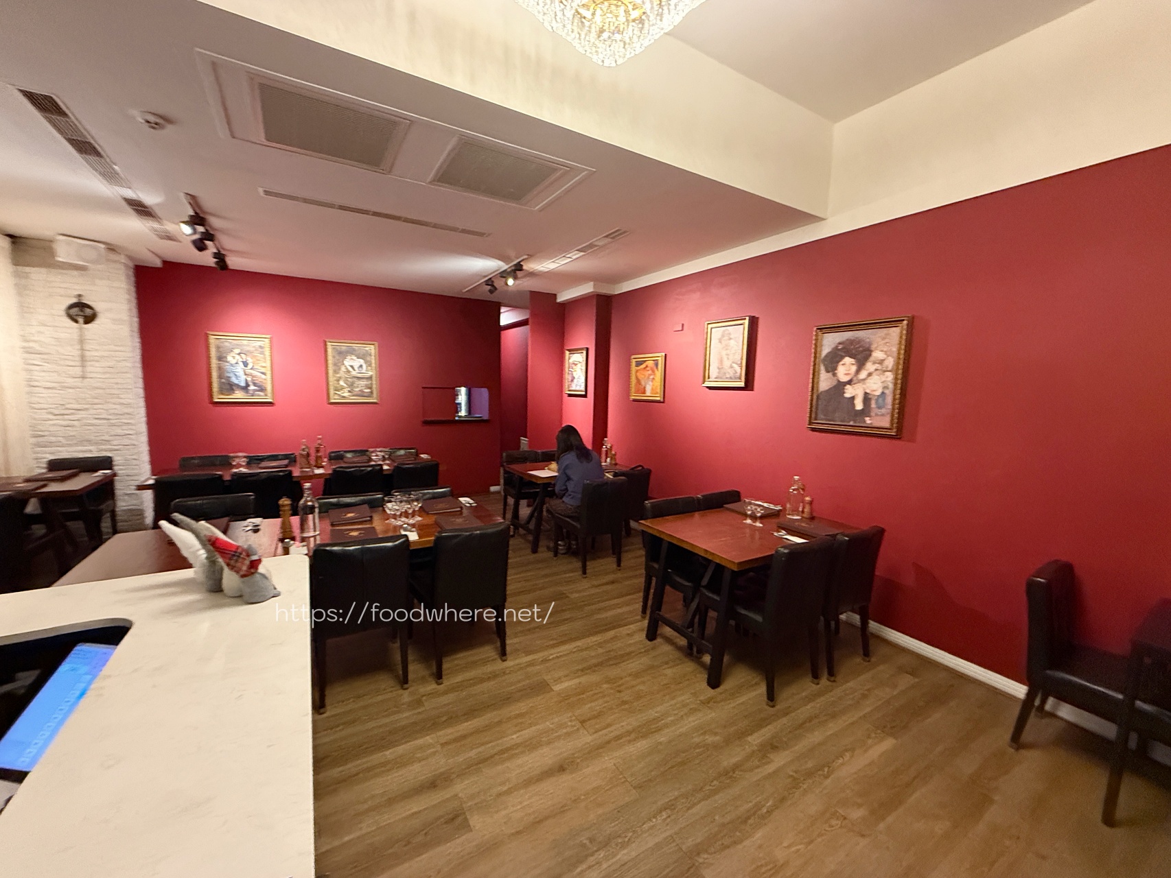 高雄苓雅美食推薦《莎曉克羅埃西亞廚房》隱身巷弄的東歐靈魂料理與極致戰斧豬排 @高雄美食底對