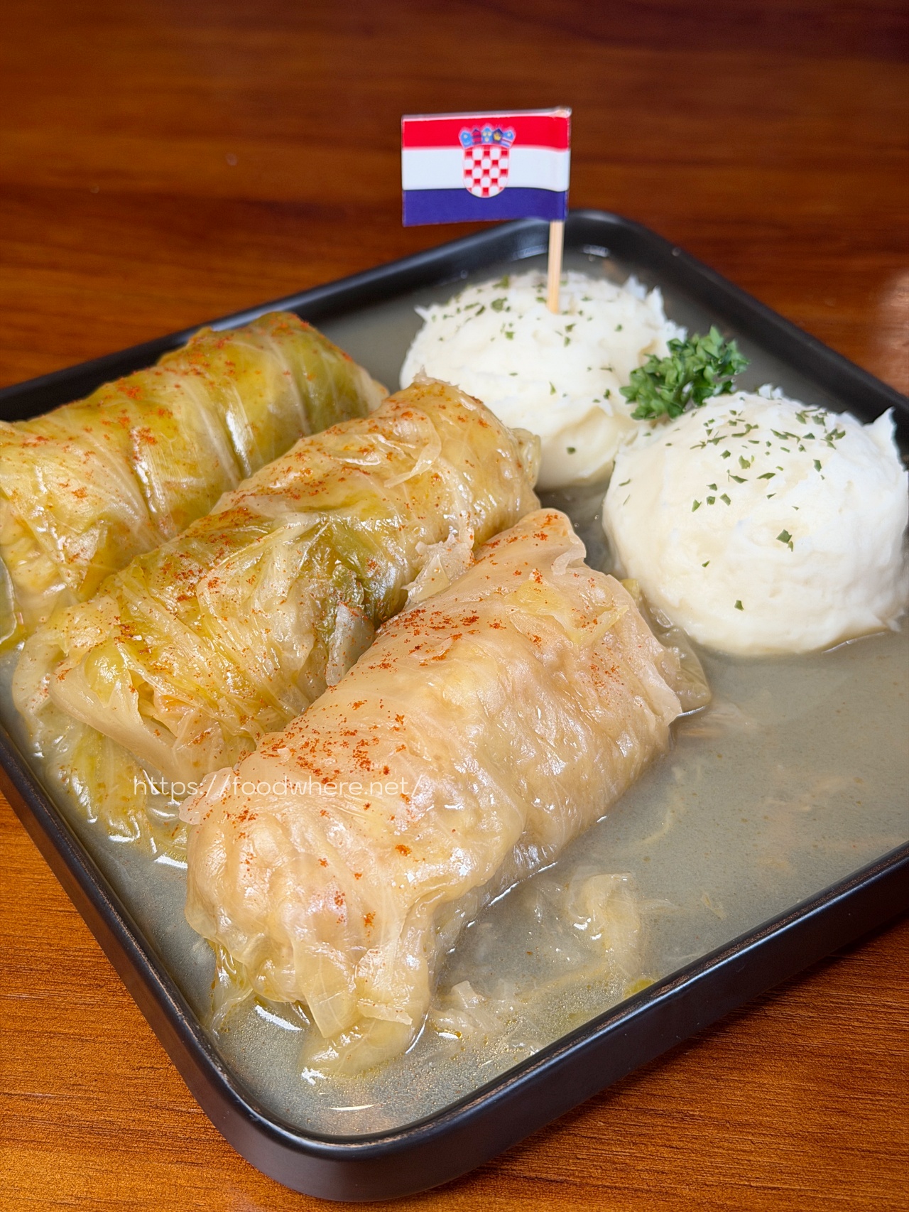 高雄苓雅美食推薦《莎曉克羅埃西亞廚房》隱身巷弄的東歐靈魂料理與極致戰斧豬排 @高雄美食底對