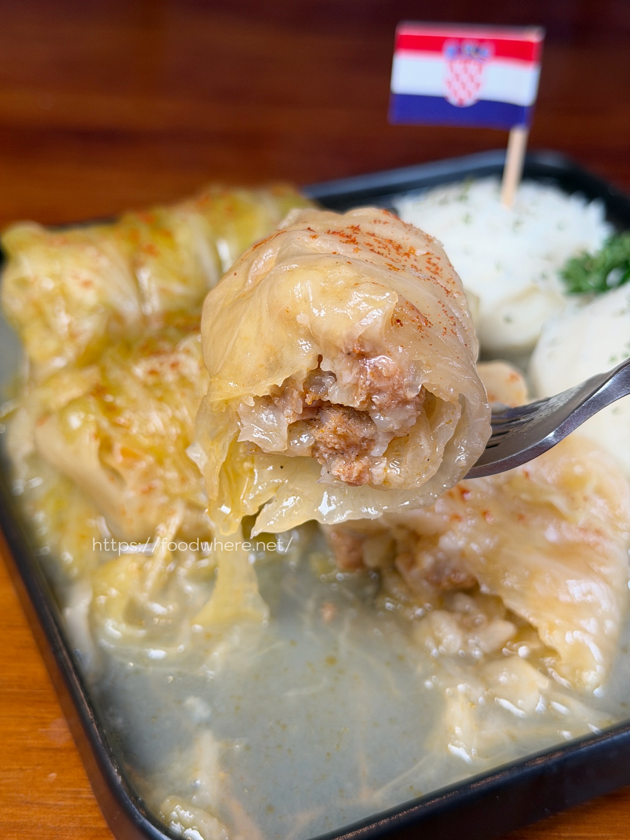 高雄苓雅美食推薦《莎曉克羅埃西亞廚房》隱身巷弄的東歐靈魂料理與極致戰斧豬排 @高雄美食底對