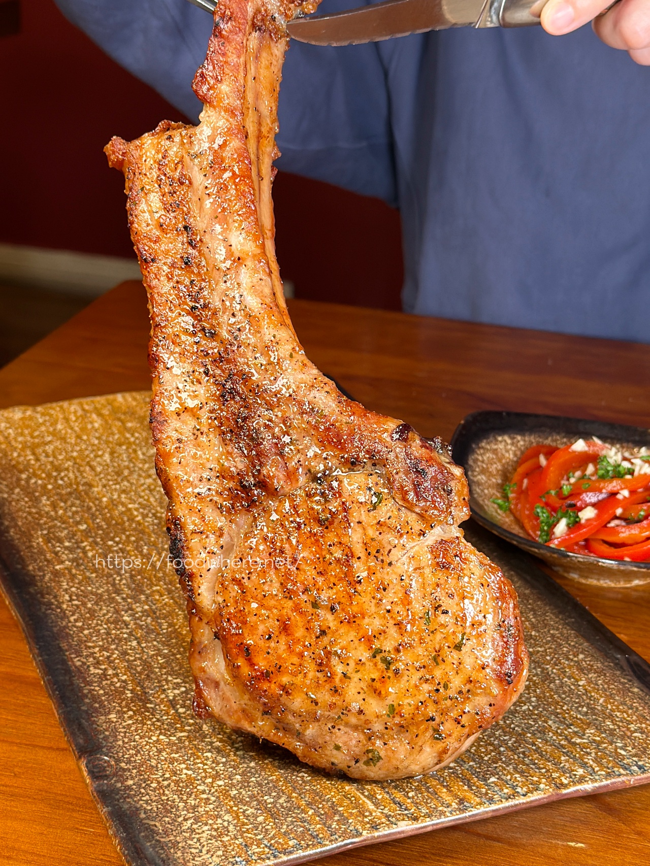 高雄苓雅美食推薦《莎曉克羅埃西亞廚房》隱身巷弄的東歐靈魂料理與極致戰斧豬排 @高雄美食底對