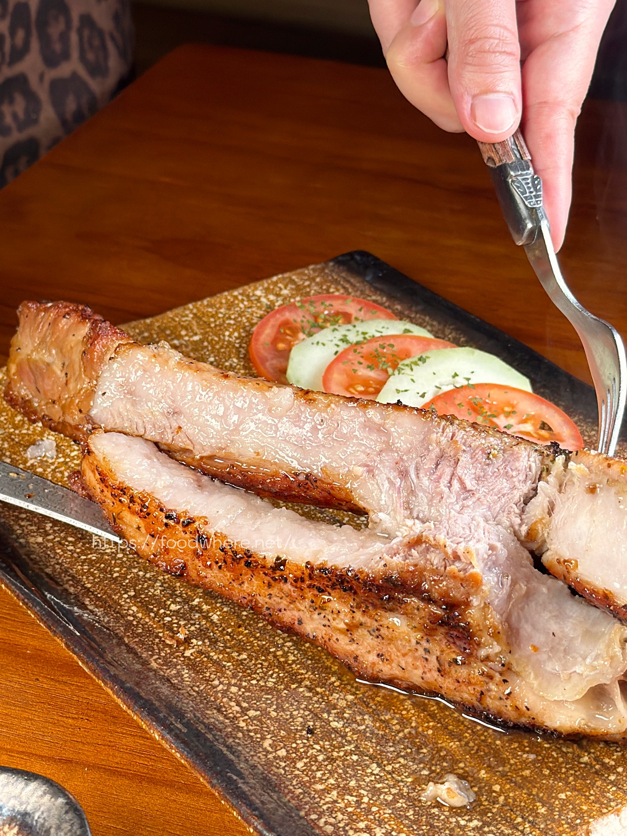 高雄苓雅美食推薦《莎曉克羅埃西亞廚房》隱身巷弄的東歐靈魂料理與極致戰斧豬排 @高雄美食底對