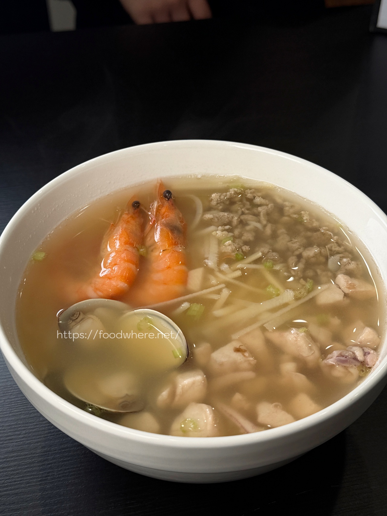 高雄左營美食推薦《一碗質樸 巨蛋立信店》藏身巨蛋商圈的滿滿海味湯泡飯！推：蛤蠣絲瓜麵線 @高雄美食底對