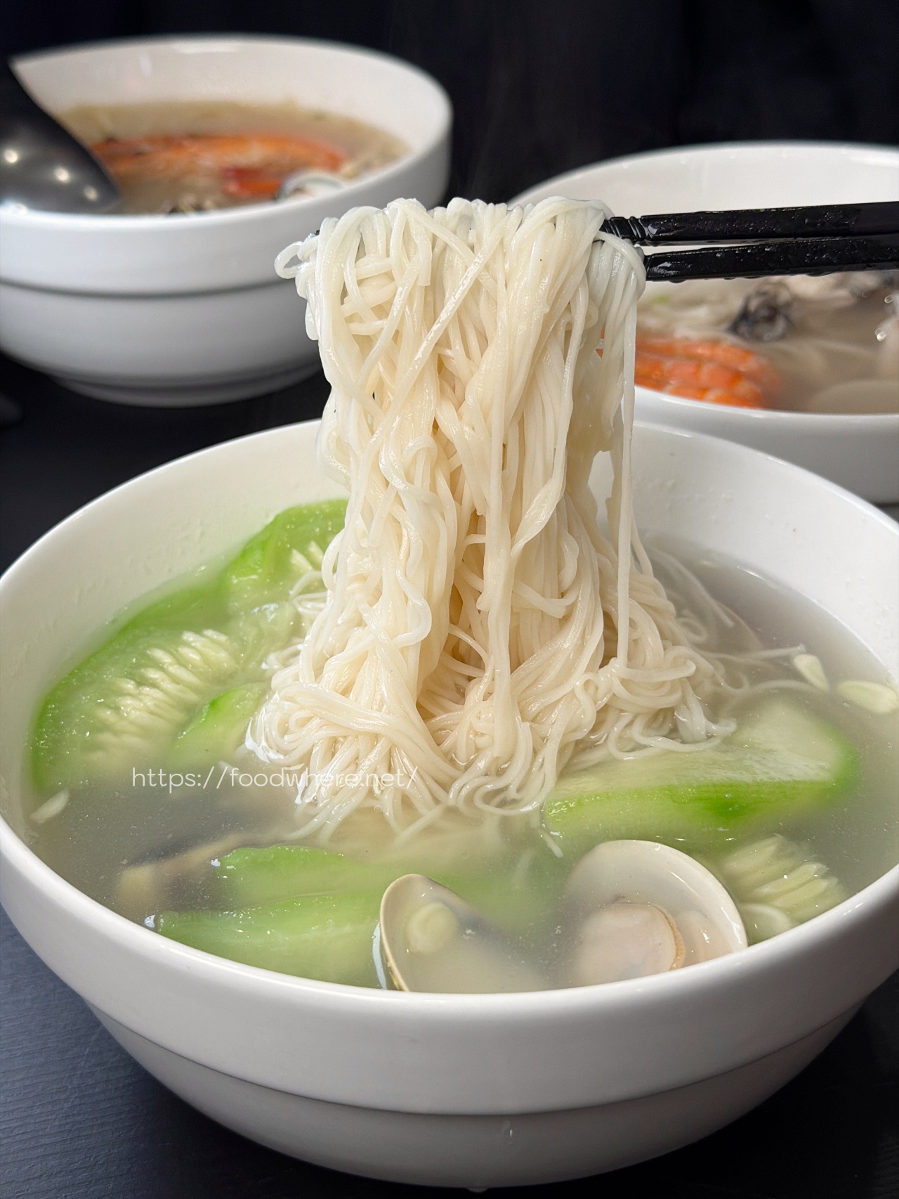 高雄左營美食推薦《一碗質樸 巨蛋立信店》藏身巨蛋商圈的滿滿海味湯泡飯！推：蛤蠣絲瓜麵線 @高雄美食底對