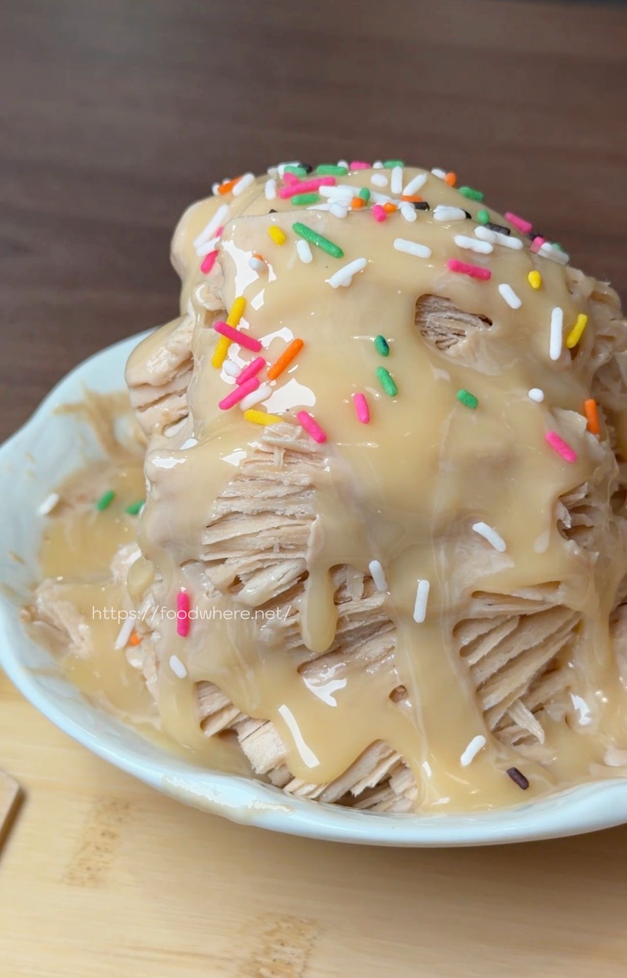 高雄文化中心美食推薦《那涼》擼貓＋超好吃家常炒麵 @高雄美食底對