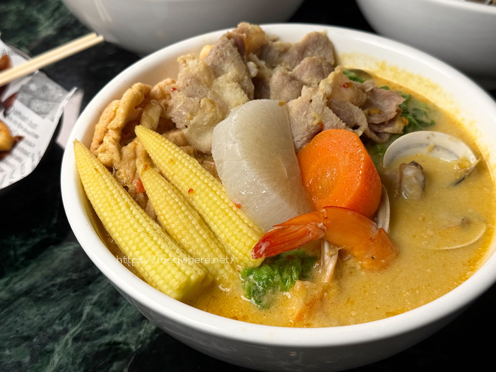 高雄左營美食推薦《謙稻》手炒叻沙與剝皮辣椒的極致鍋燒 @高雄美食底對