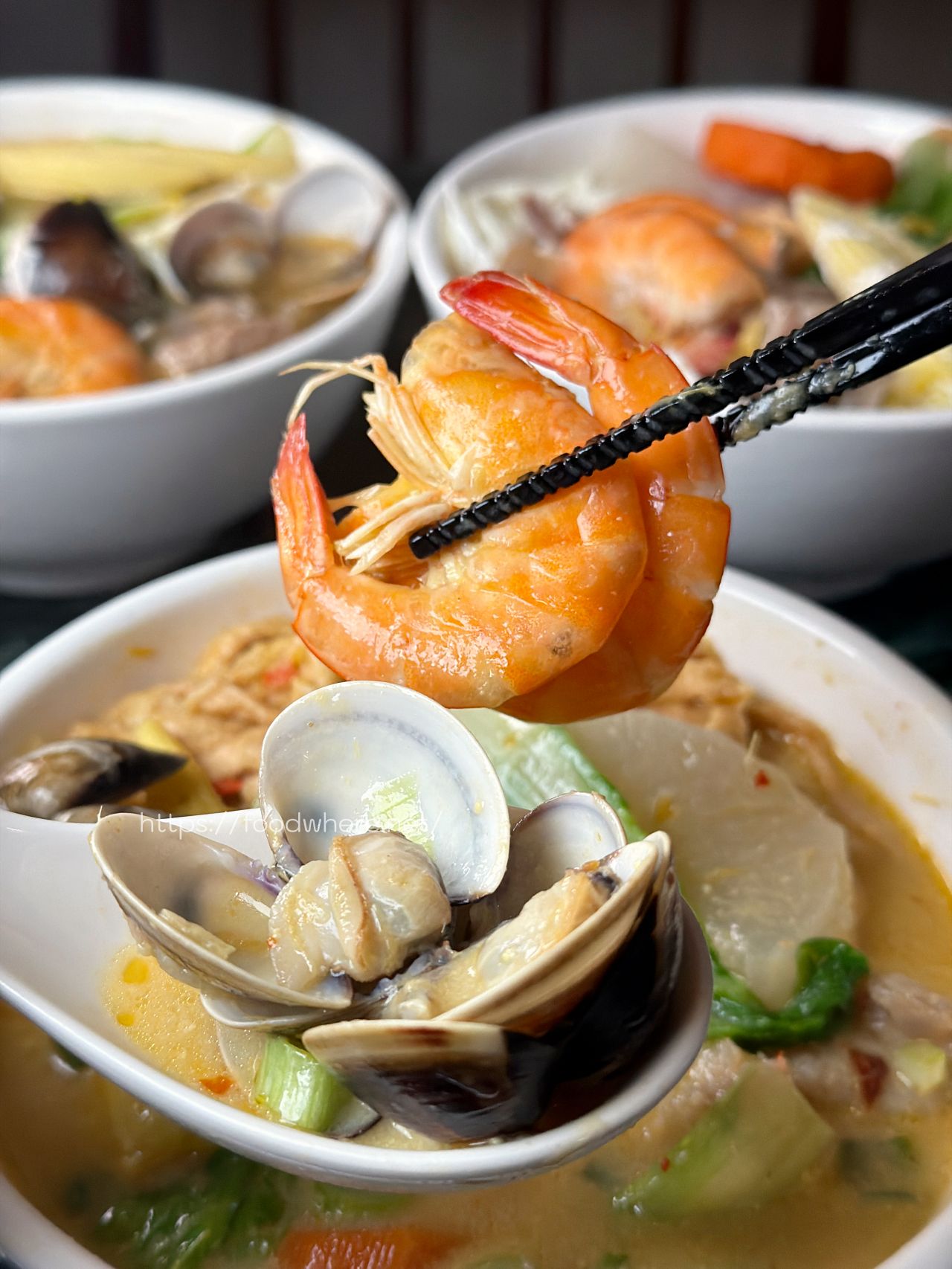 高雄左營美食推薦《謙稻》手炒叻沙與剝皮辣椒的極致鍋燒 @高雄美食底對