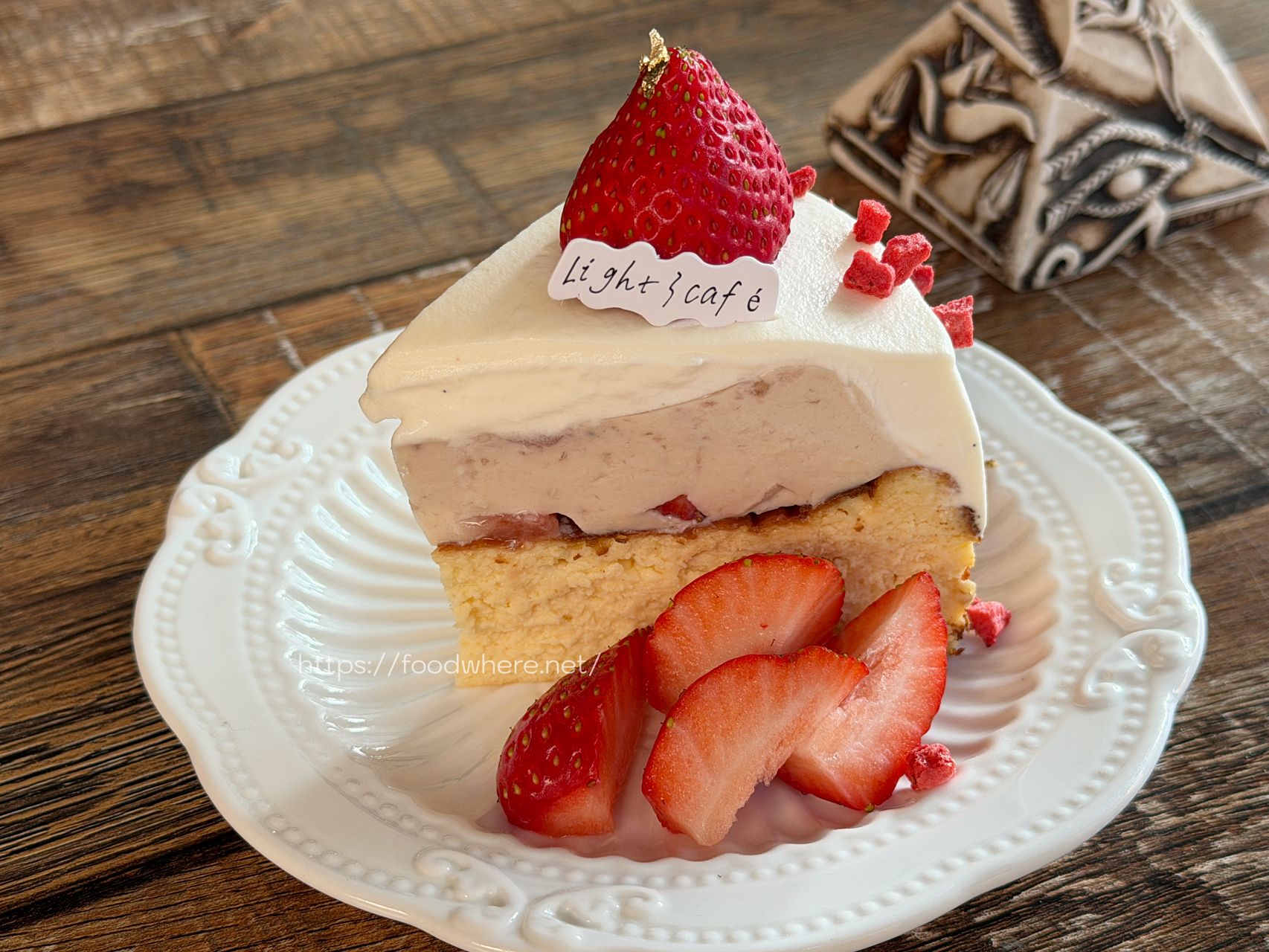 高雄三民區咖啡店推薦《Light 3 Cafe 》每年草莓季必報到的甜點天堂 @高雄美食底對