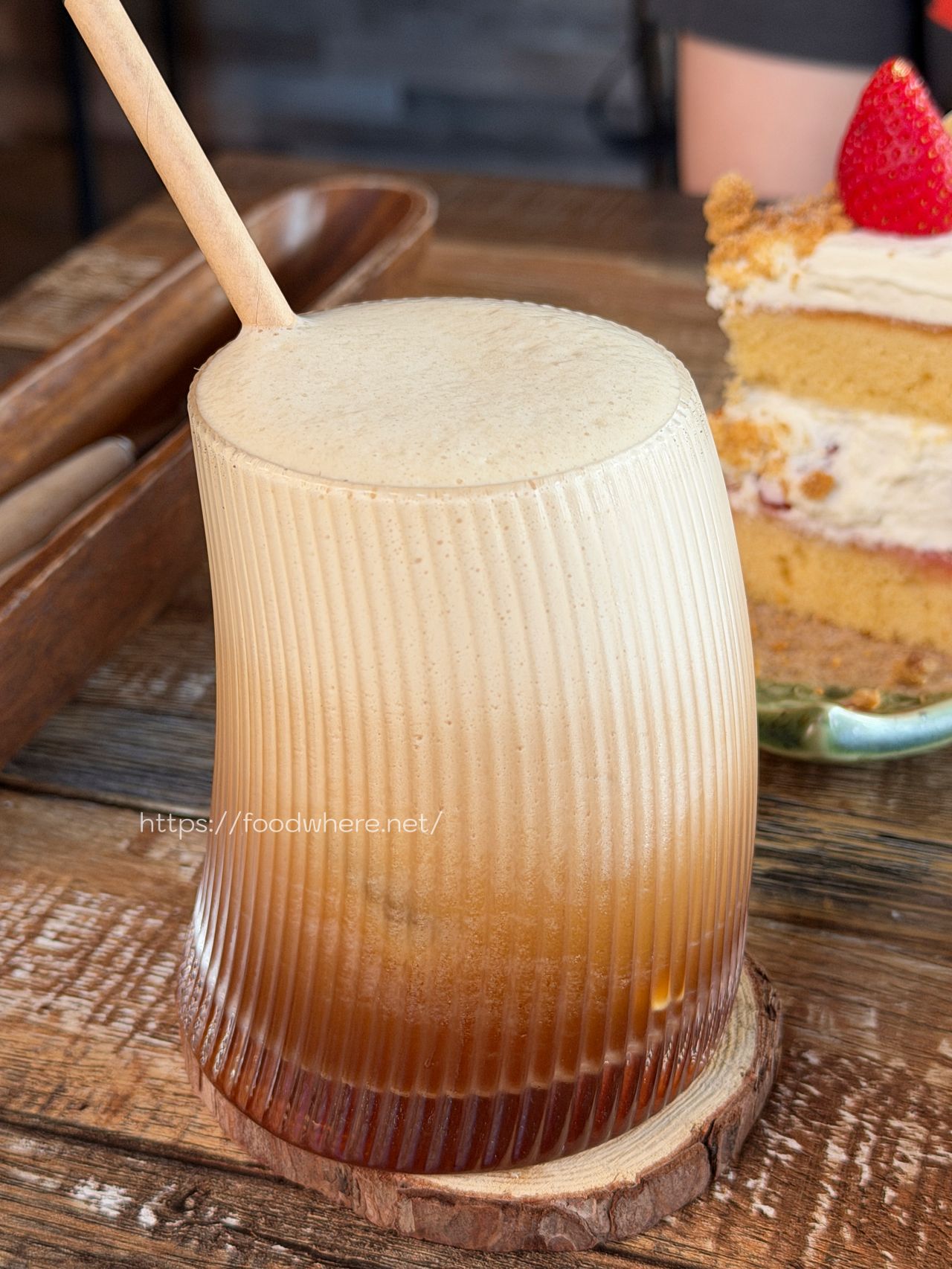 高雄三民區咖啡店推薦《Light 3 Cafe 》每年草莓季必報到的甜點天堂 @高雄美食底對