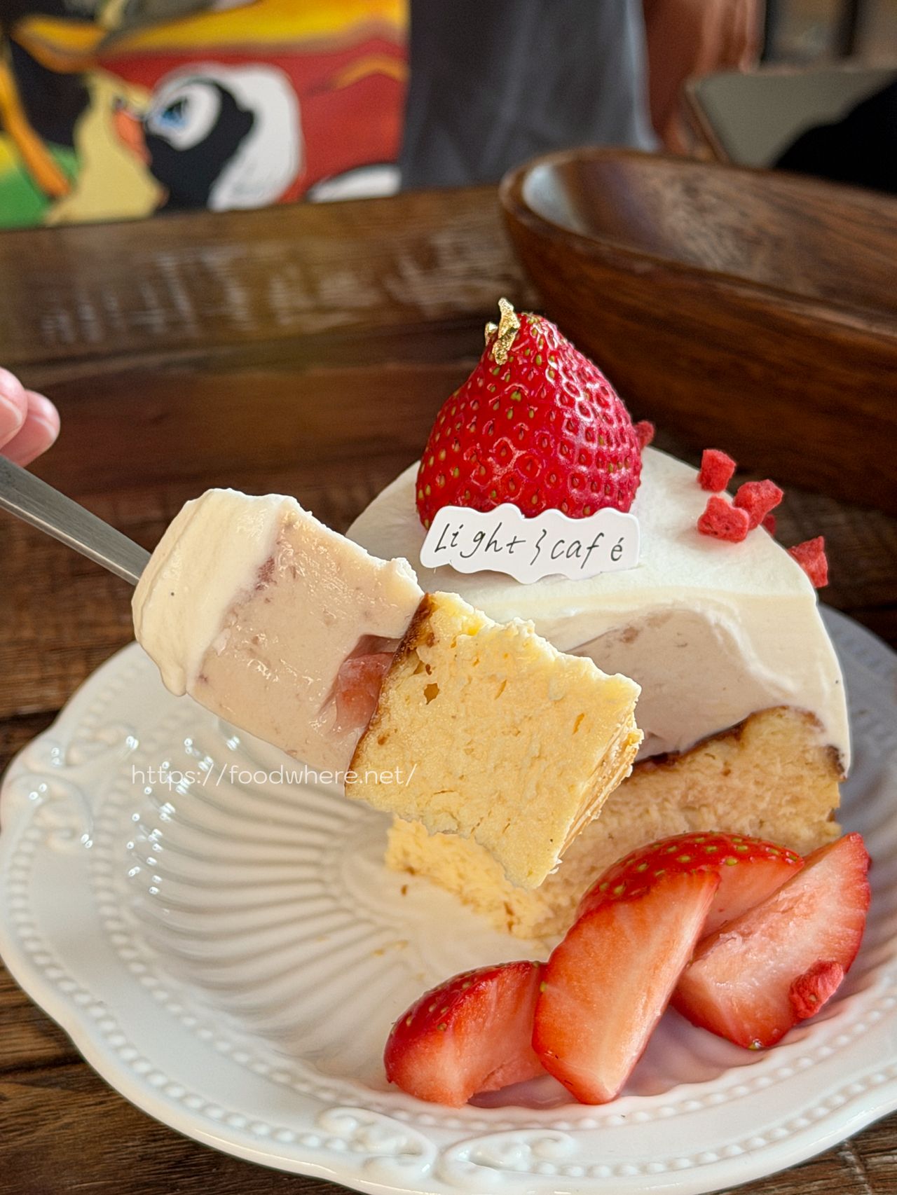 高雄三民區咖啡店推薦《Light 3 Cafe 》每年草莓季必報到的甜點天堂 @高雄美食底對