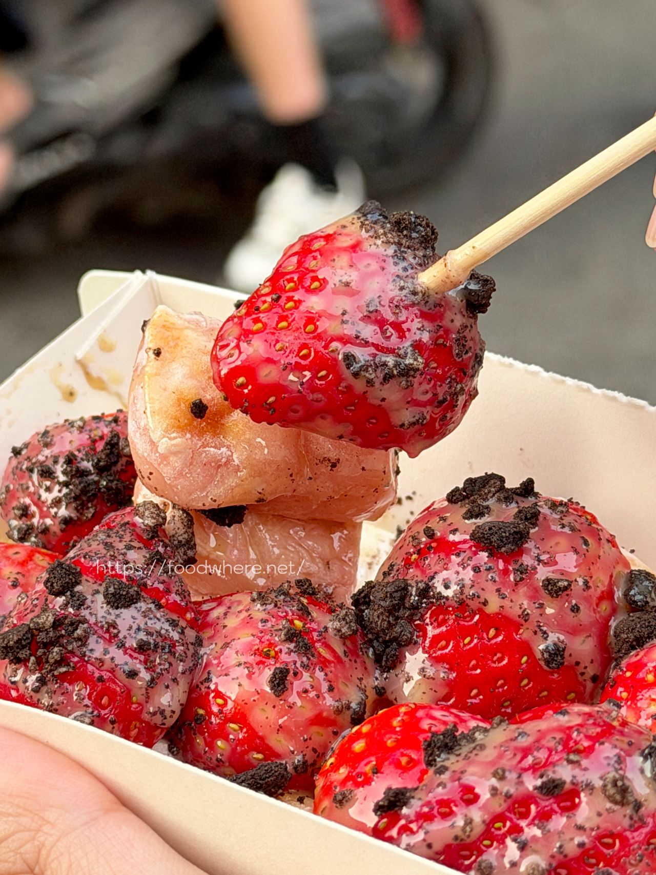 高雄三民美食推薦《Q DAYDAY烤麻糬製造所》藏身巷弄的現烤彩虹麻糬與季節限定草莓風味 @高雄美食底對