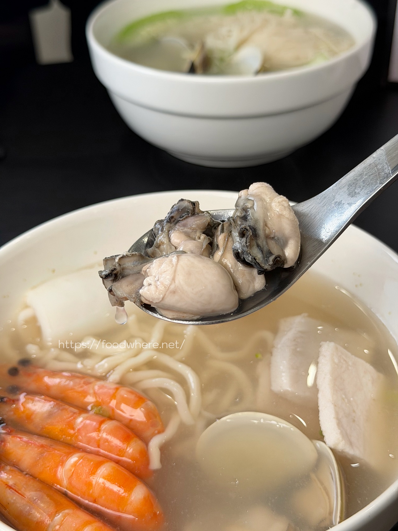 高雄左營美食推薦《一碗質樸 巨蛋立信店》藏身巨蛋商圈的滿滿海味湯泡飯！推：蛤蠣絲瓜麵線 @高雄美食底對