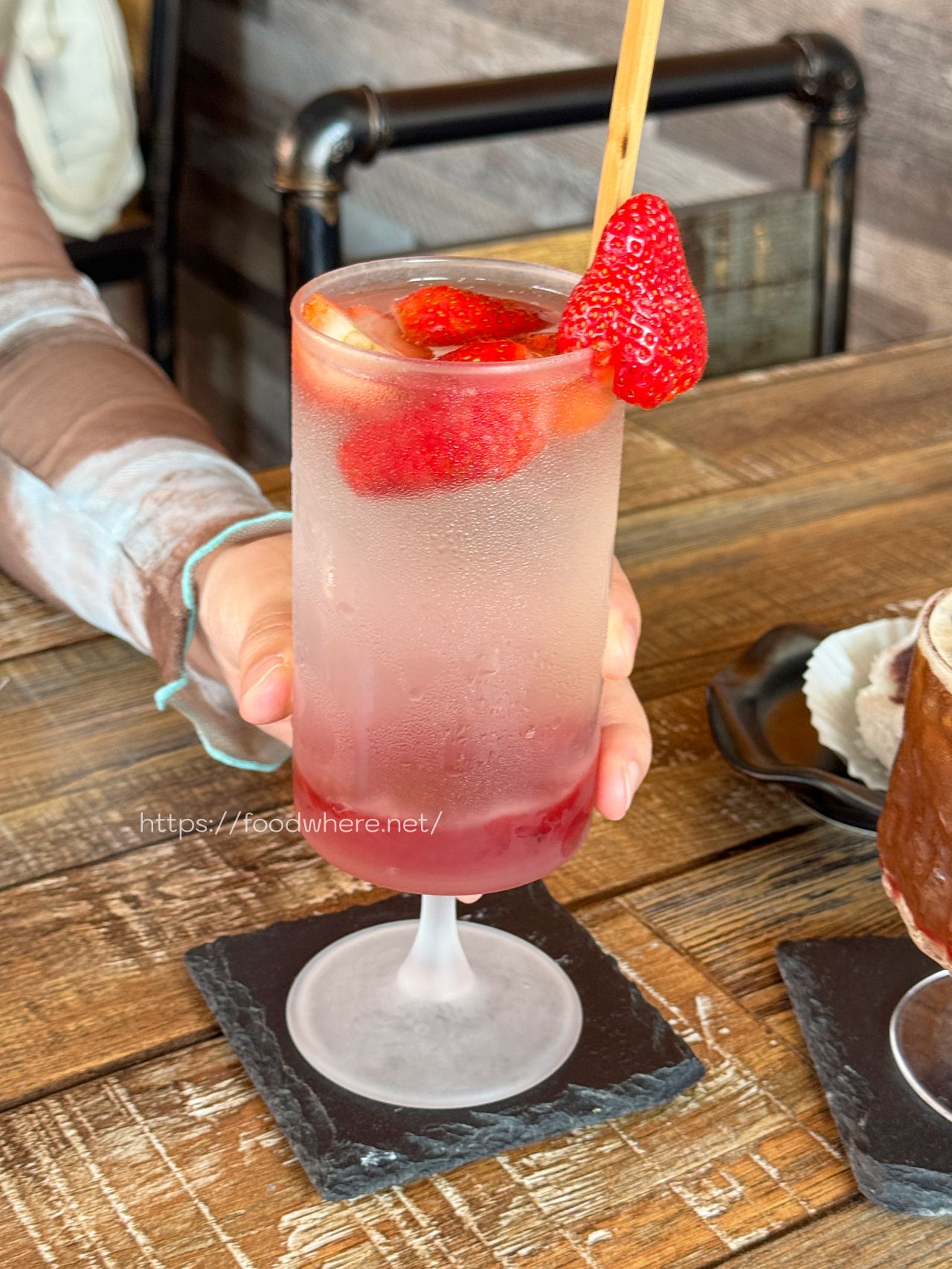 高雄三民區咖啡店推薦《Light 3 Cafe 》每年草莓季必報到的甜點天堂 @高雄美食底對