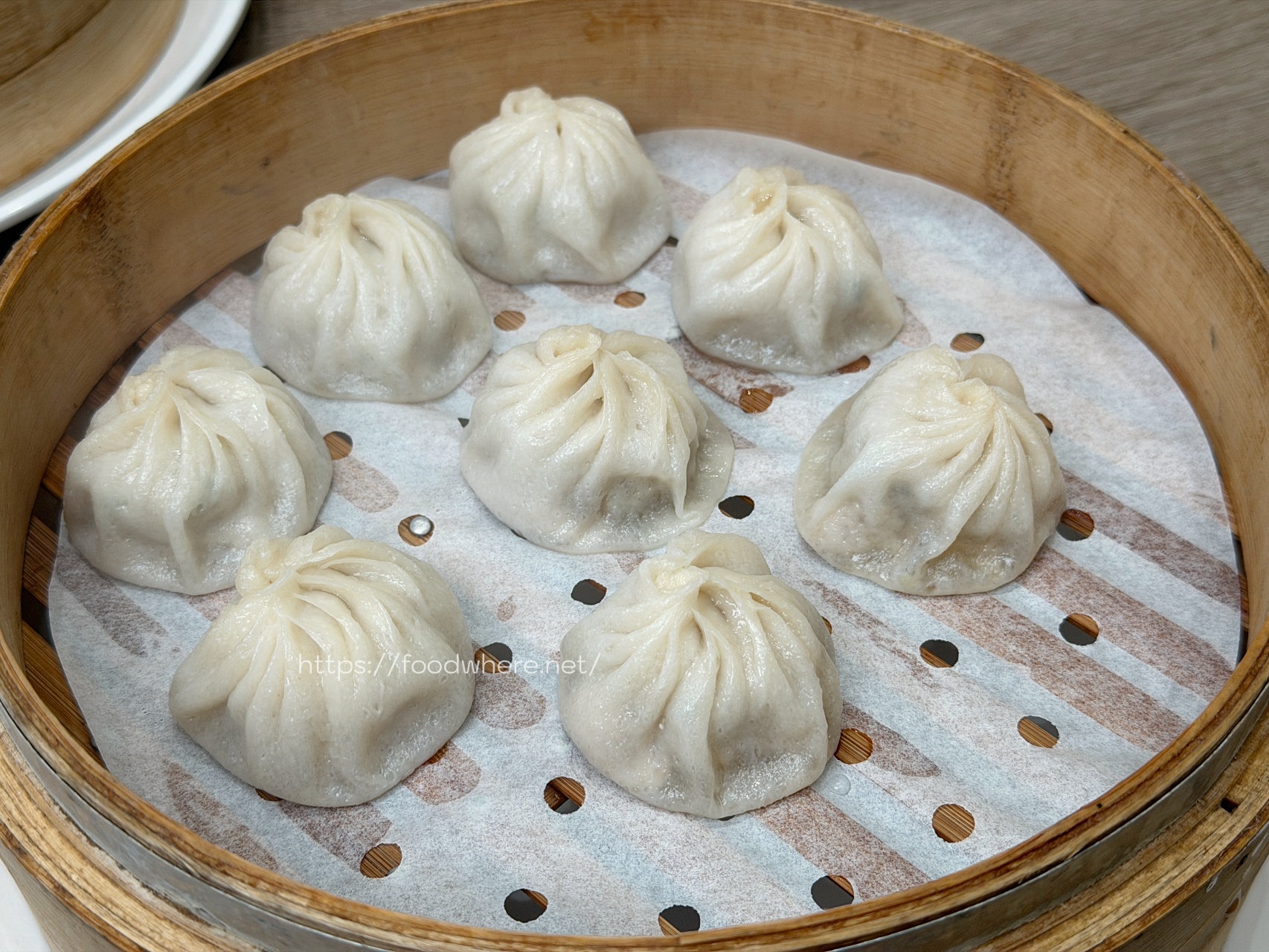 高雄三民美食推薦《小口吃湯包 》爆汁小籠包與酥脆生煎包 @高雄美食底對