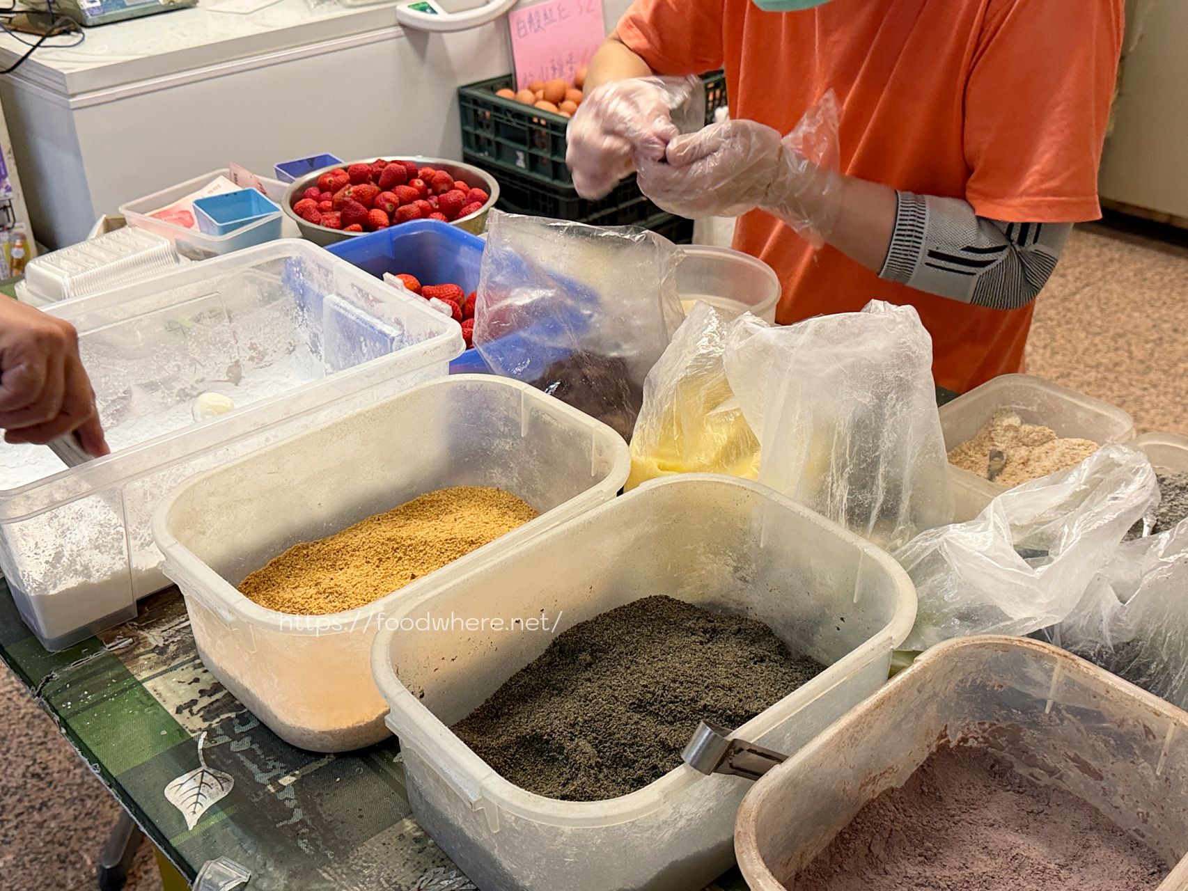 三民區必吃！「林記手工麻糬」10元草莓糖心麻糬！沒領號碼牌吃不到 @高雄美食底對