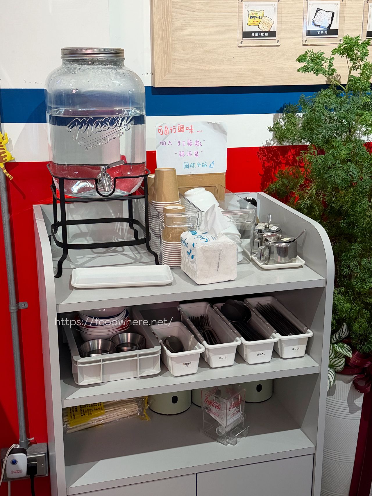 （有放菜單）高雄新堀江美食推薦《拾八辣麻辣燙》質感內用空間與香濃麻奶湯的療癒宵夜首選 @高雄美食底對