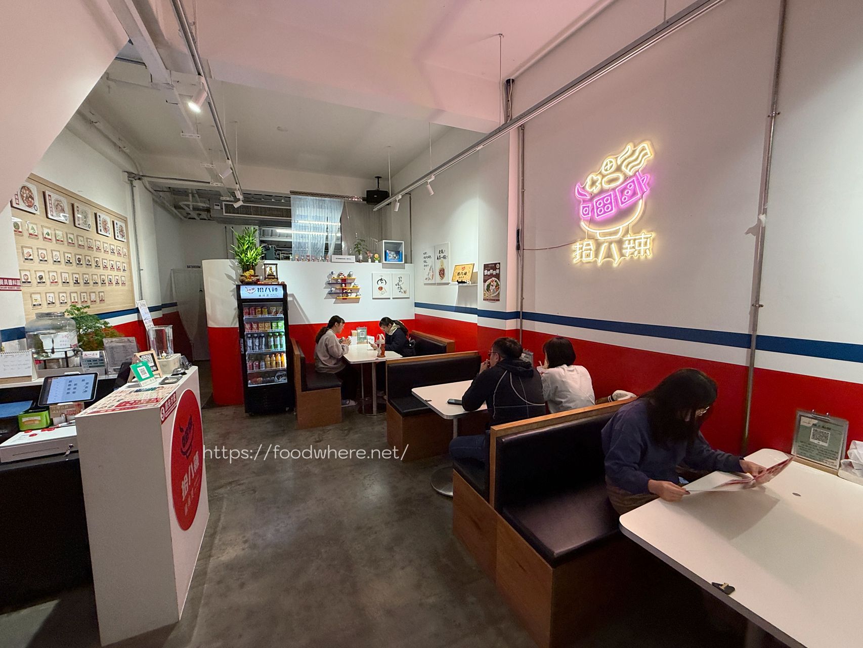 （有放菜單）高雄新堀江美食推薦《拾八辣麻辣燙》質感內用空間與香濃麻奶湯的療癒宵夜首選 @高雄美食底對