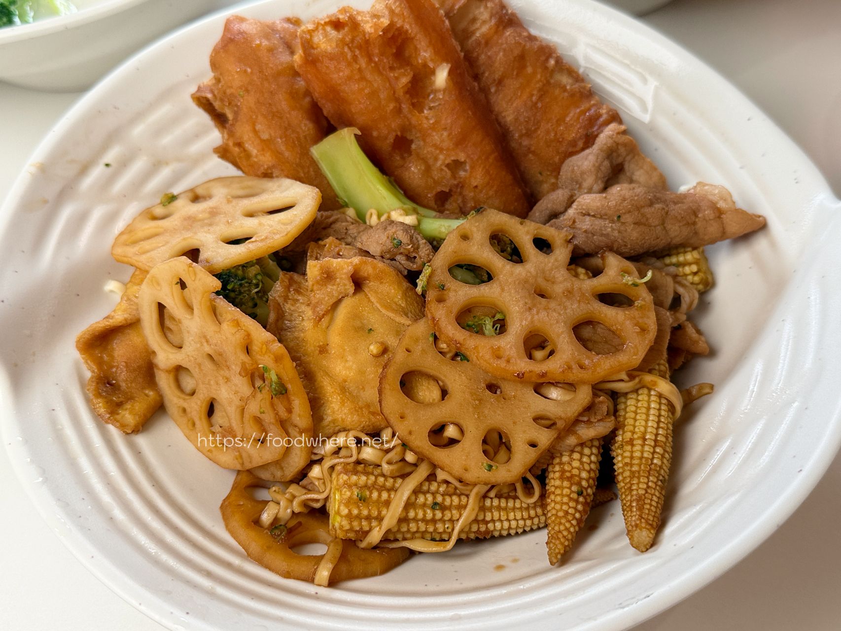 （有放菜單）高雄新堀江美食推薦《拾八辣麻辣燙》質感內用空間與香濃麻奶湯的療癒宵夜首選 @高雄美食底對