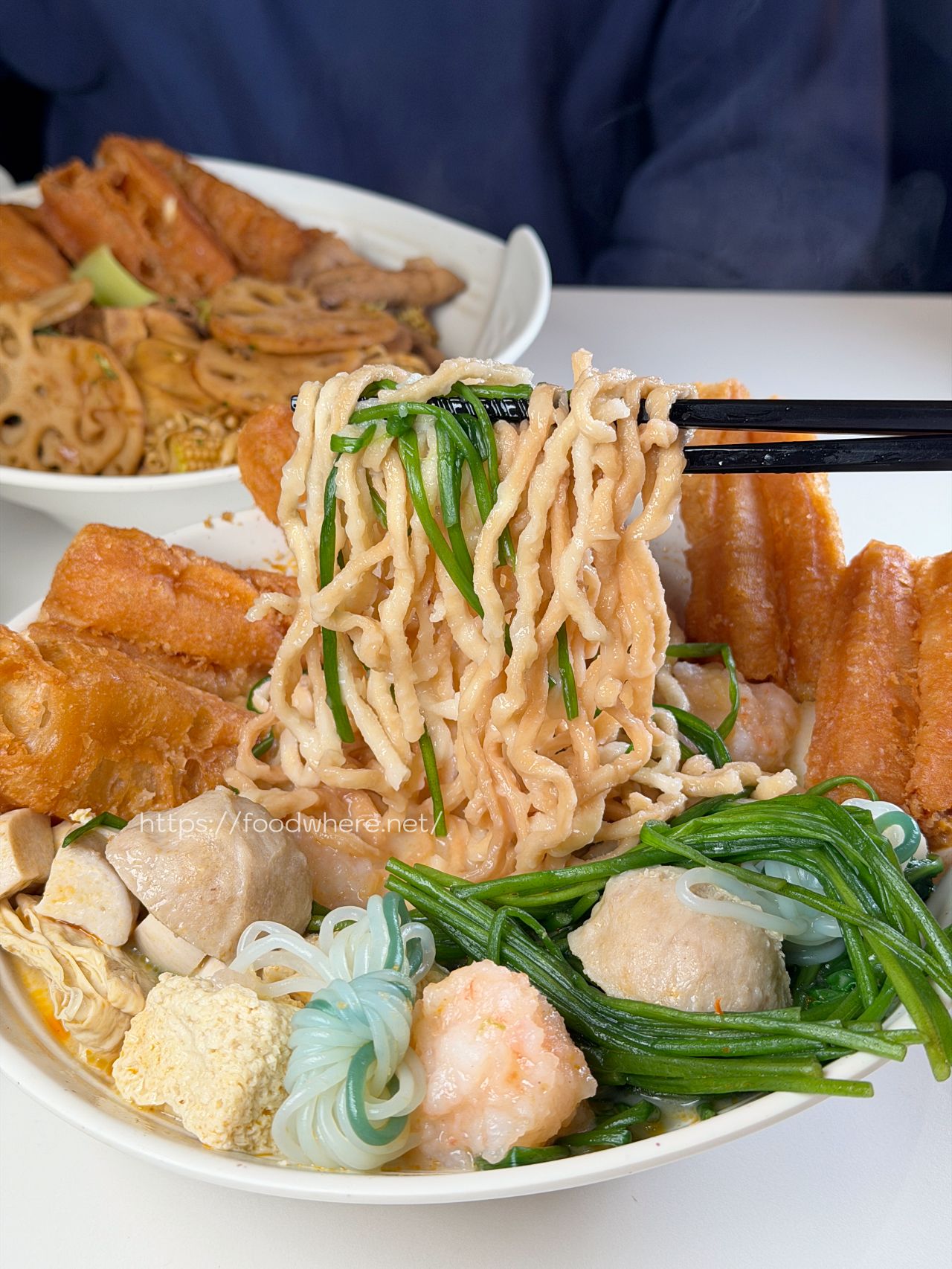 （有放菜單）高雄新堀江美食推薦《拾八辣麻辣燙》質感內用空間與香濃麻奶湯的療癒宵夜首選 @高雄美食底對