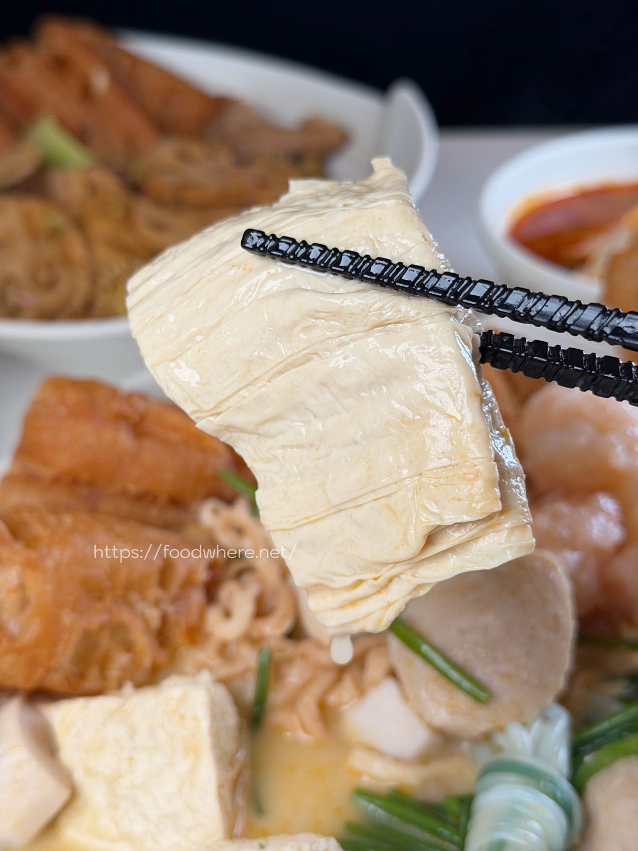 （有放菜單）高雄新堀江美食推薦《拾八辣麻辣燙》質感內用空間與香濃麻奶湯的療癒宵夜首選 @高雄美食底對