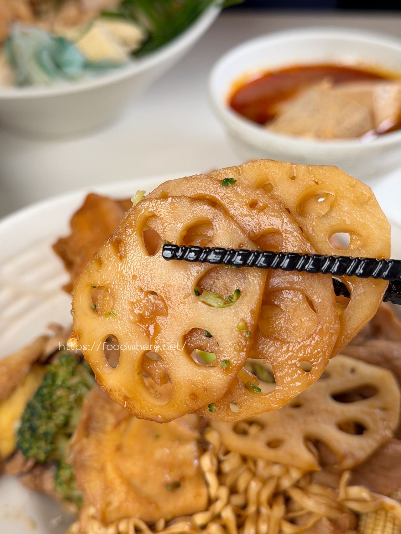 （有放菜單）高雄新堀江美食推薦《拾八辣麻辣燙》質感內用空間與香濃麻奶湯的療癒宵夜首選 @高雄美食底對