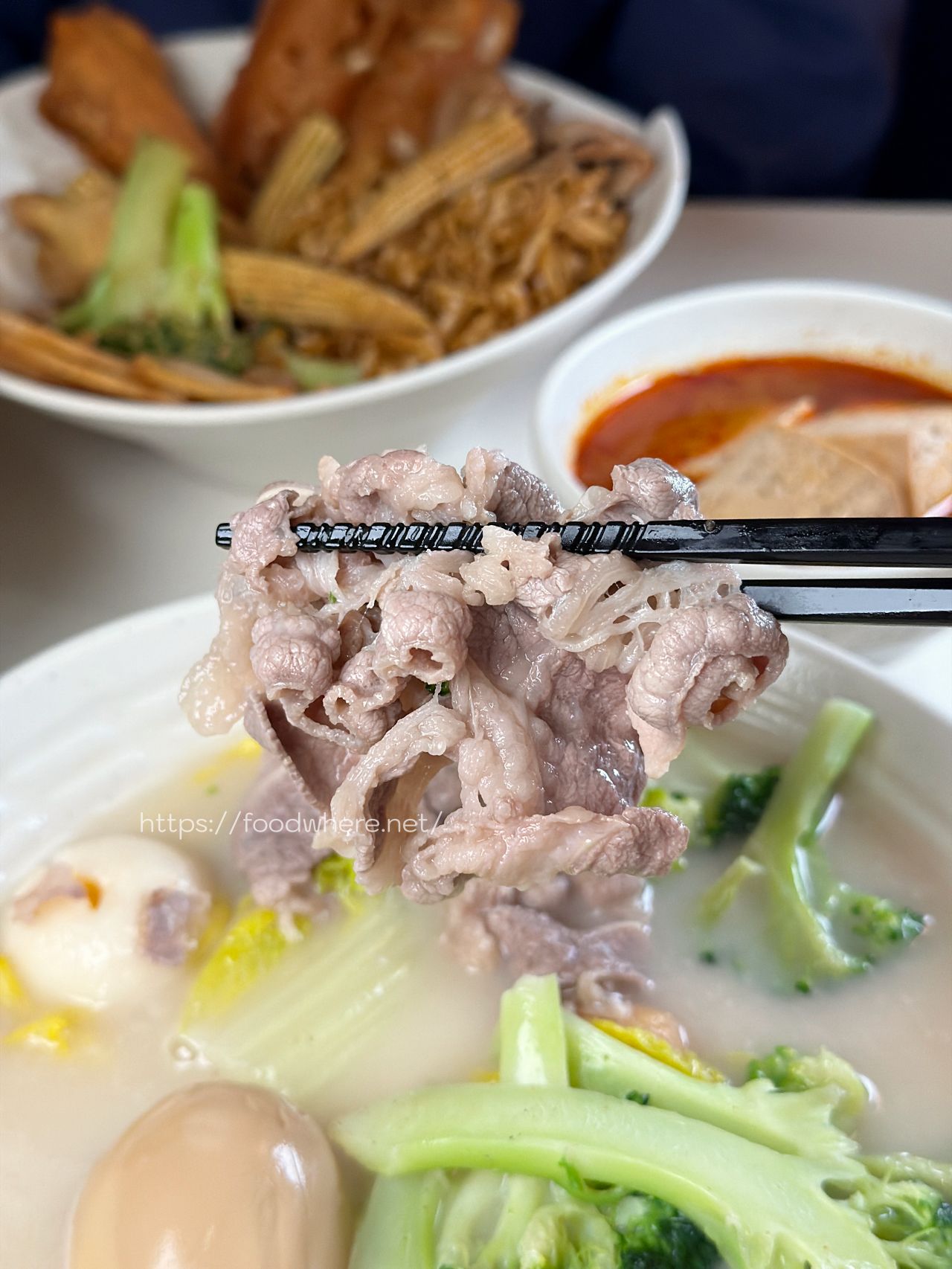 （有放菜單）高雄新堀江美食推薦《拾八辣麻辣燙》質感內用空間與香濃麻奶湯的療癒宵夜首選 @高雄美食底對