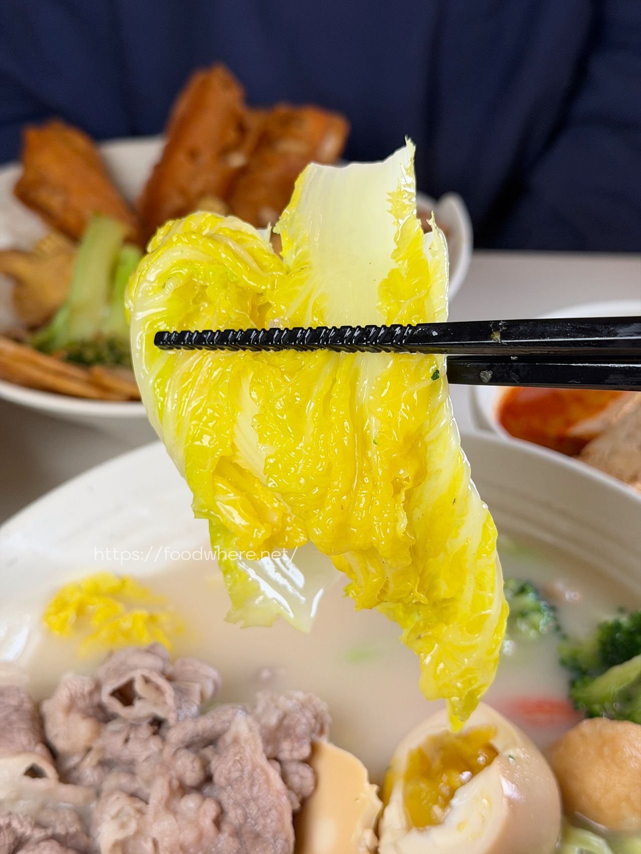 （有放菜單）高雄新堀江美食推薦《拾八辣麻辣燙》質感內用空間與香濃麻奶湯的療癒宵夜首選 @高雄美食底對