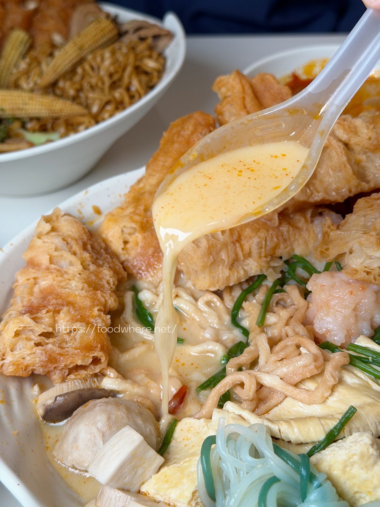 （有放菜單）高雄新堀江美食推薦《拾八辣麻辣燙》質感內用空間與香濃麻奶湯的療癒宵夜首選 @高雄美食底對