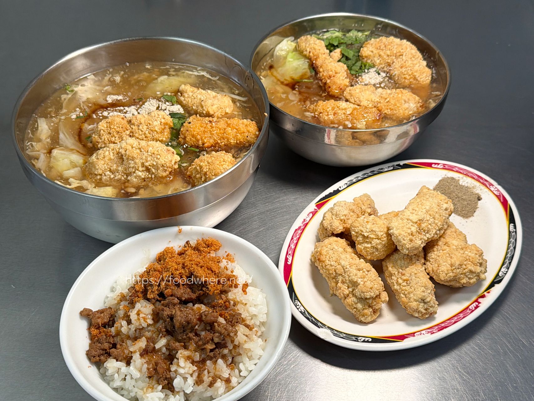 高雄鳳山美食推薦《五甲社區土魠魚羹》鮮甜高麗菜湯底與現炸大塊魚肉 @高雄美食底對