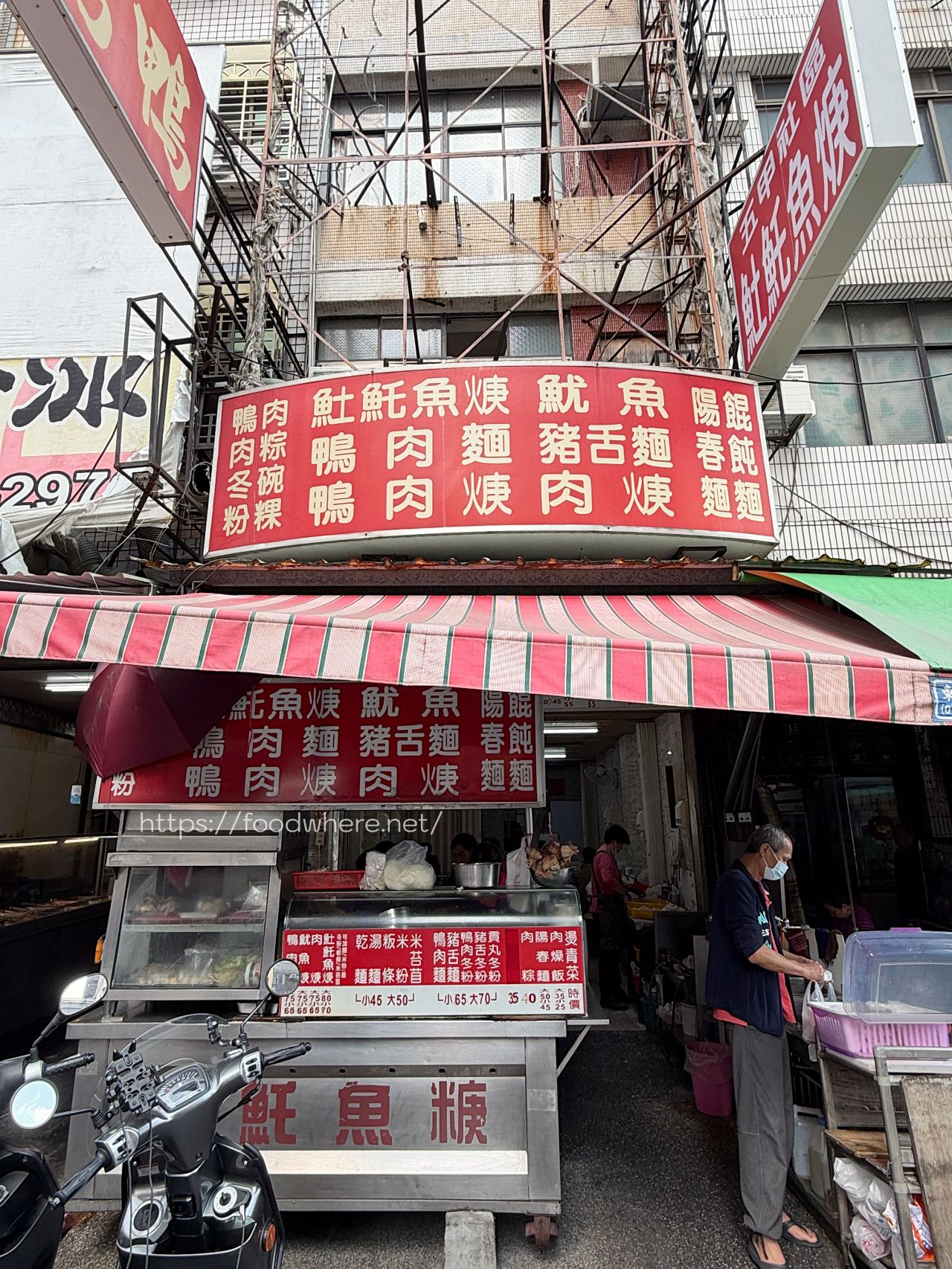 高雄鳳山美食推薦《五甲社區土魠魚羹》鮮甜高麗菜湯底與現炸大塊魚肉 @高雄美食底對