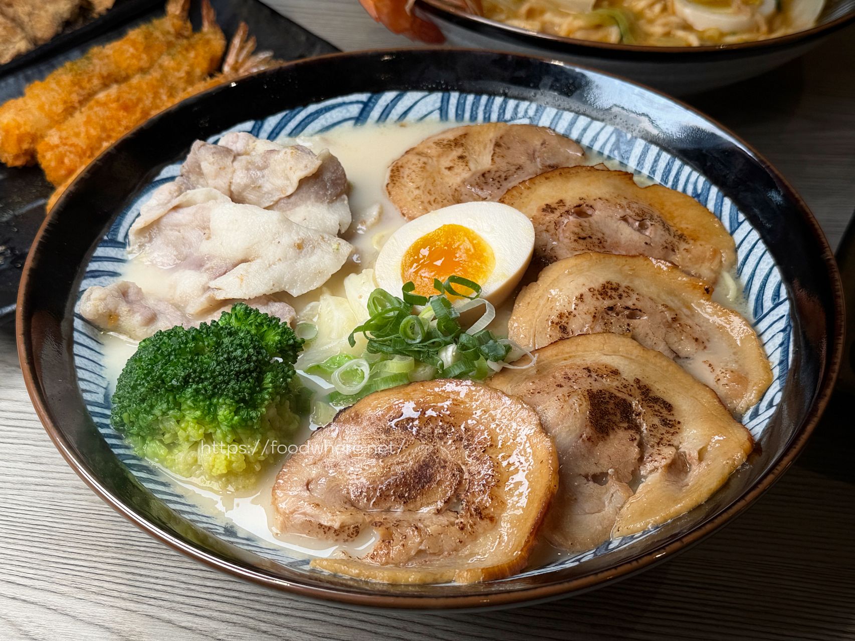 （有菜單）文藻周邊美食推薦《二春外鍋燒專賣店》肉控與海鮮控都能滿足的自由配鍋燒 @高雄美食底對