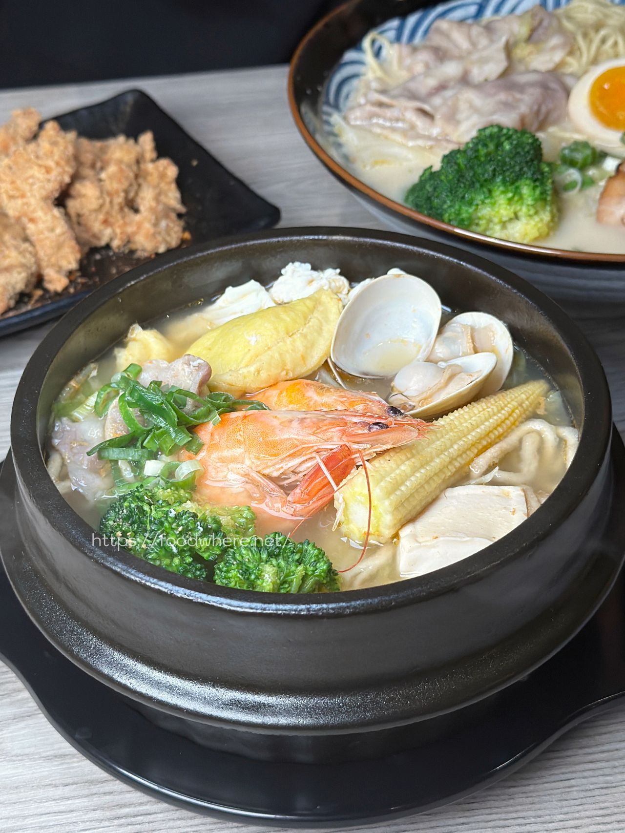 （有菜單）文藻周邊美食推薦《二春外鍋燒專賣店》肉控與海鮮控都能滿足的自由配鍋燒 @高雄美食底對