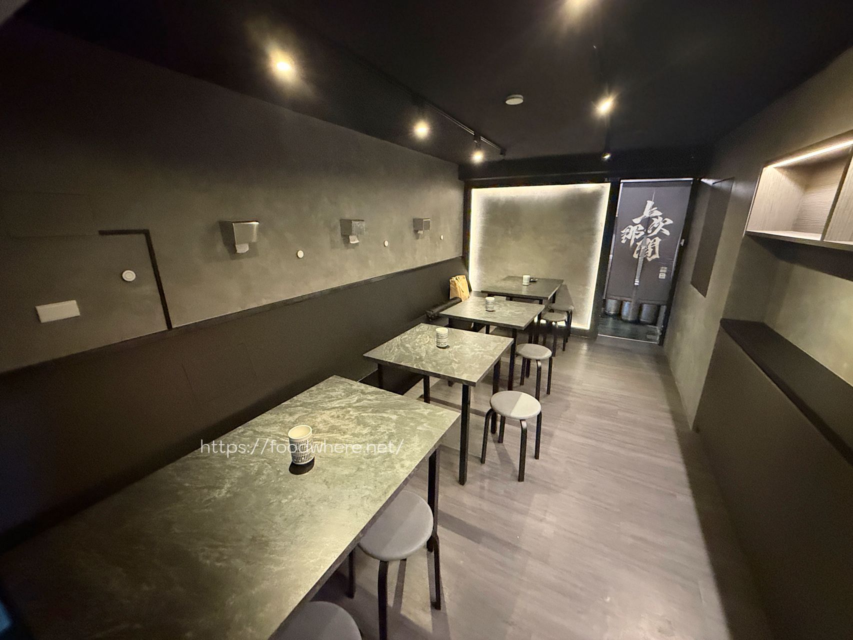 高雄左營串燒居酒屋《上次那間 》藏身河堤社區的居酒屋 每一串都能熱騰騰入口 @高雄美食底對