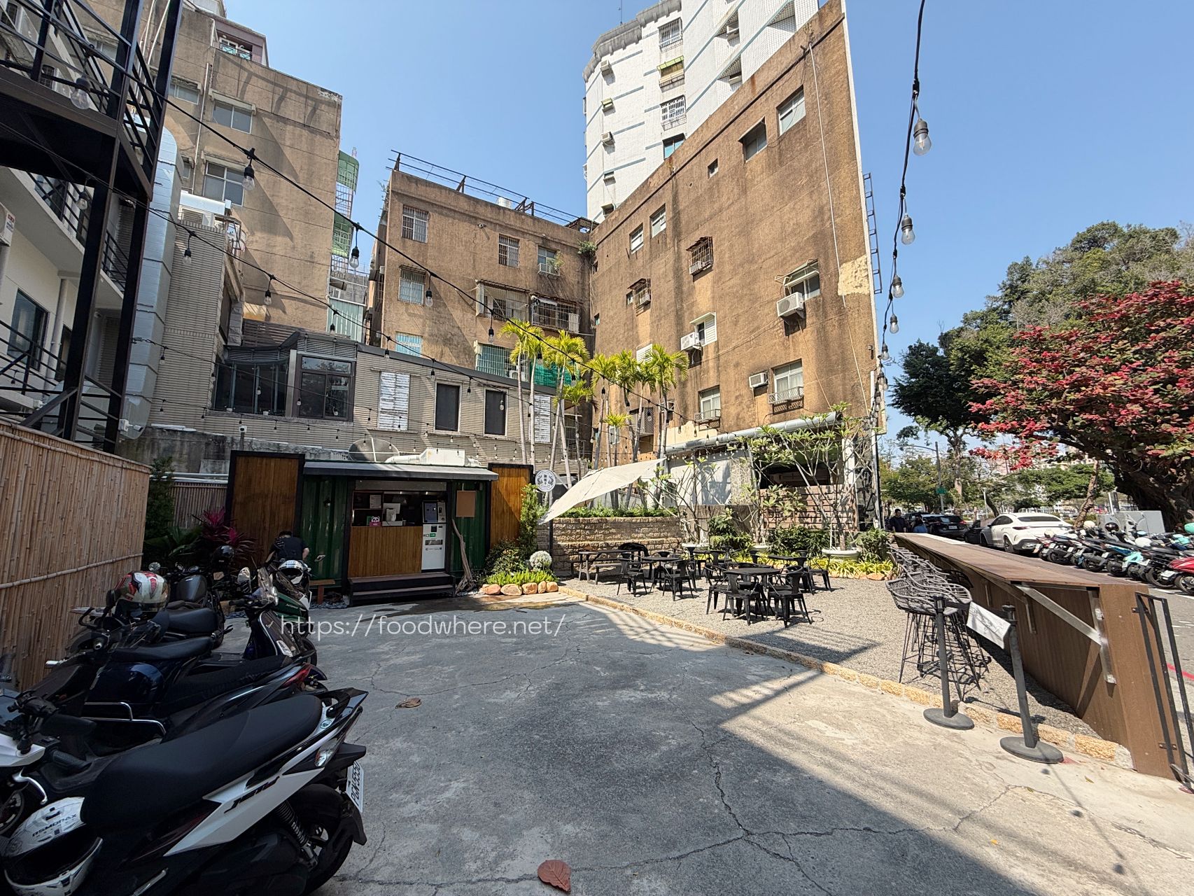 高雄鹽埕美食《雞飯子 海南雞專賣店 》嫩口海南雞配珍珠奶茶 @高雄美食底對