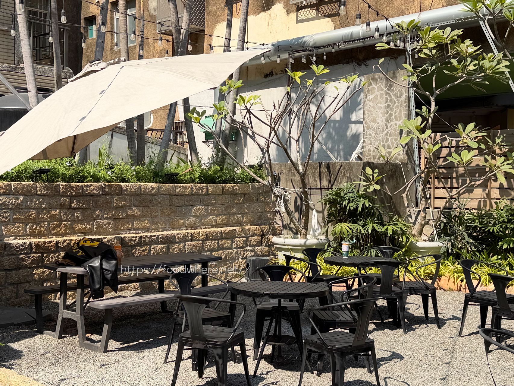 高雄鹽埕美食《雞飯子 海南雞專賣店 》嫩口海南雞配珍珠奶茶 @高雄美食底對