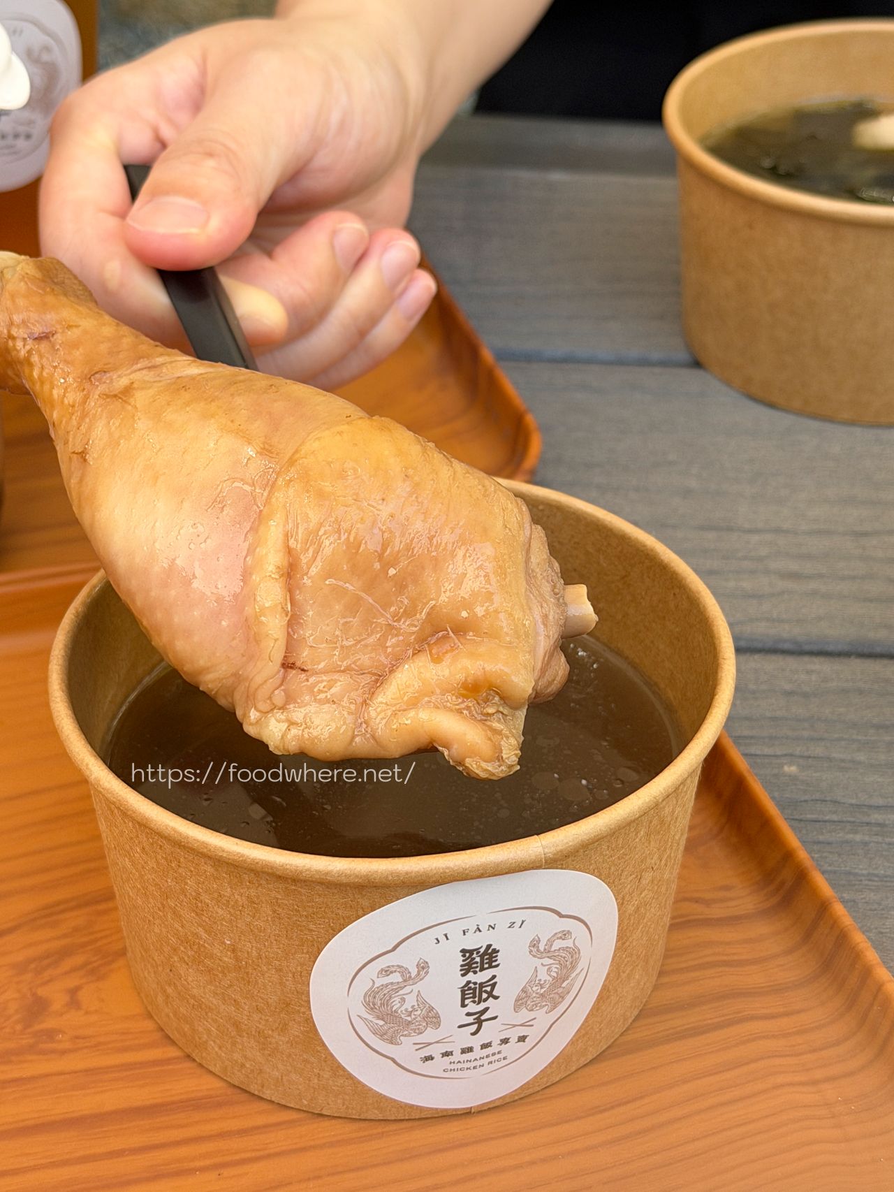 高雄鹽埕美食《雞飯子 海南雞專賣店 》嫩口海南雞配珍珠奶茶 @高雄美食底對