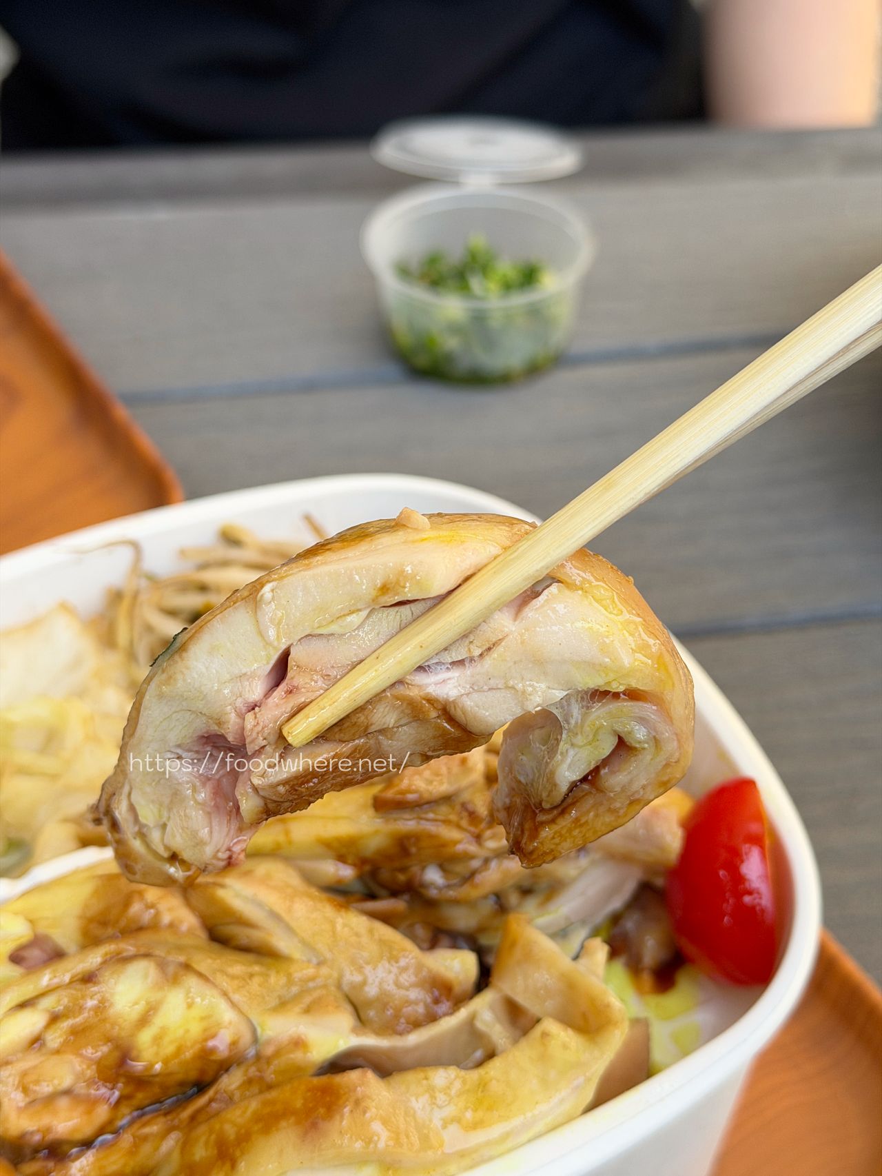 高雄鹽埕美食《雞飯子 海南雞專賣店 》嫩口海南雞配珍珠奶茶 @高雄美食底對