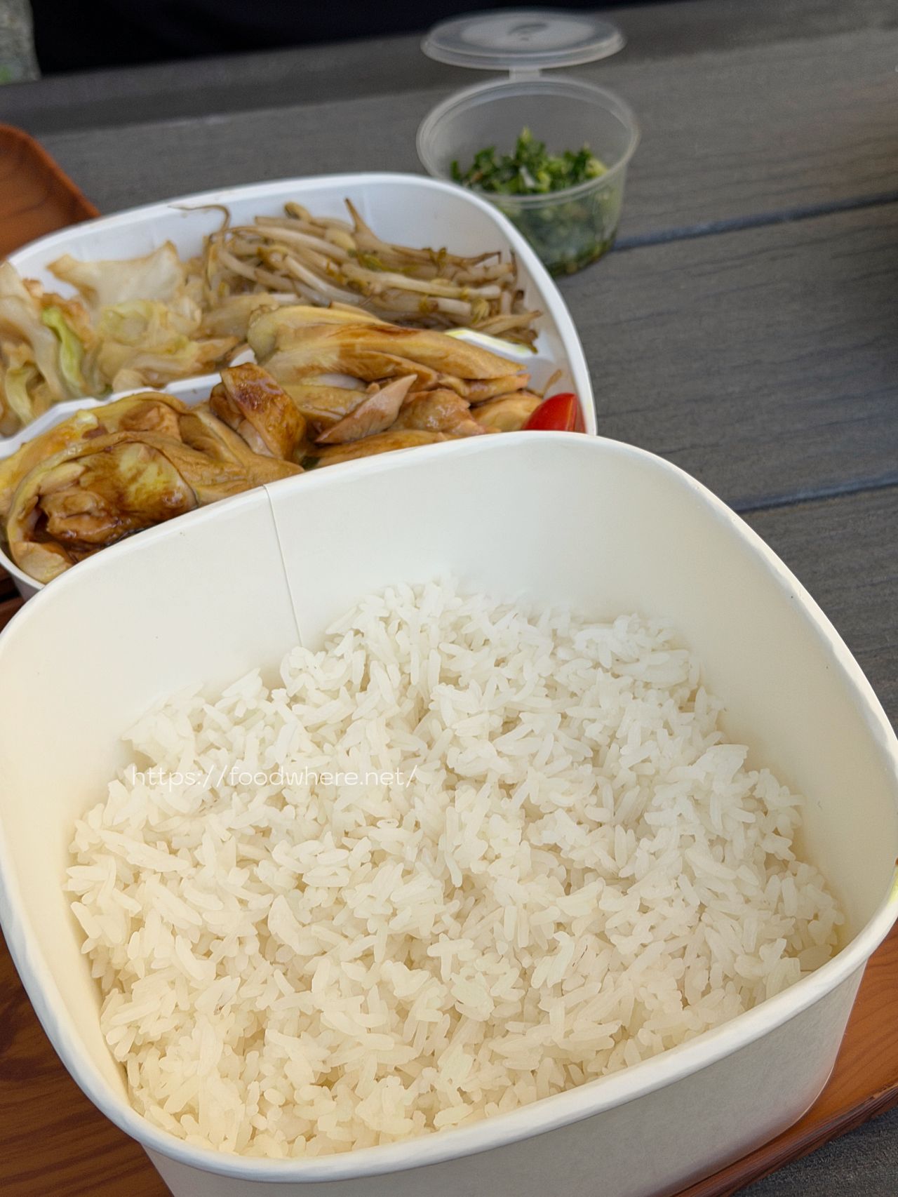 高雄鹽埕美食《雞飯子 海南雞專賣店 》嫩口海南雞配珍珠奶茶 @高雄美食底對