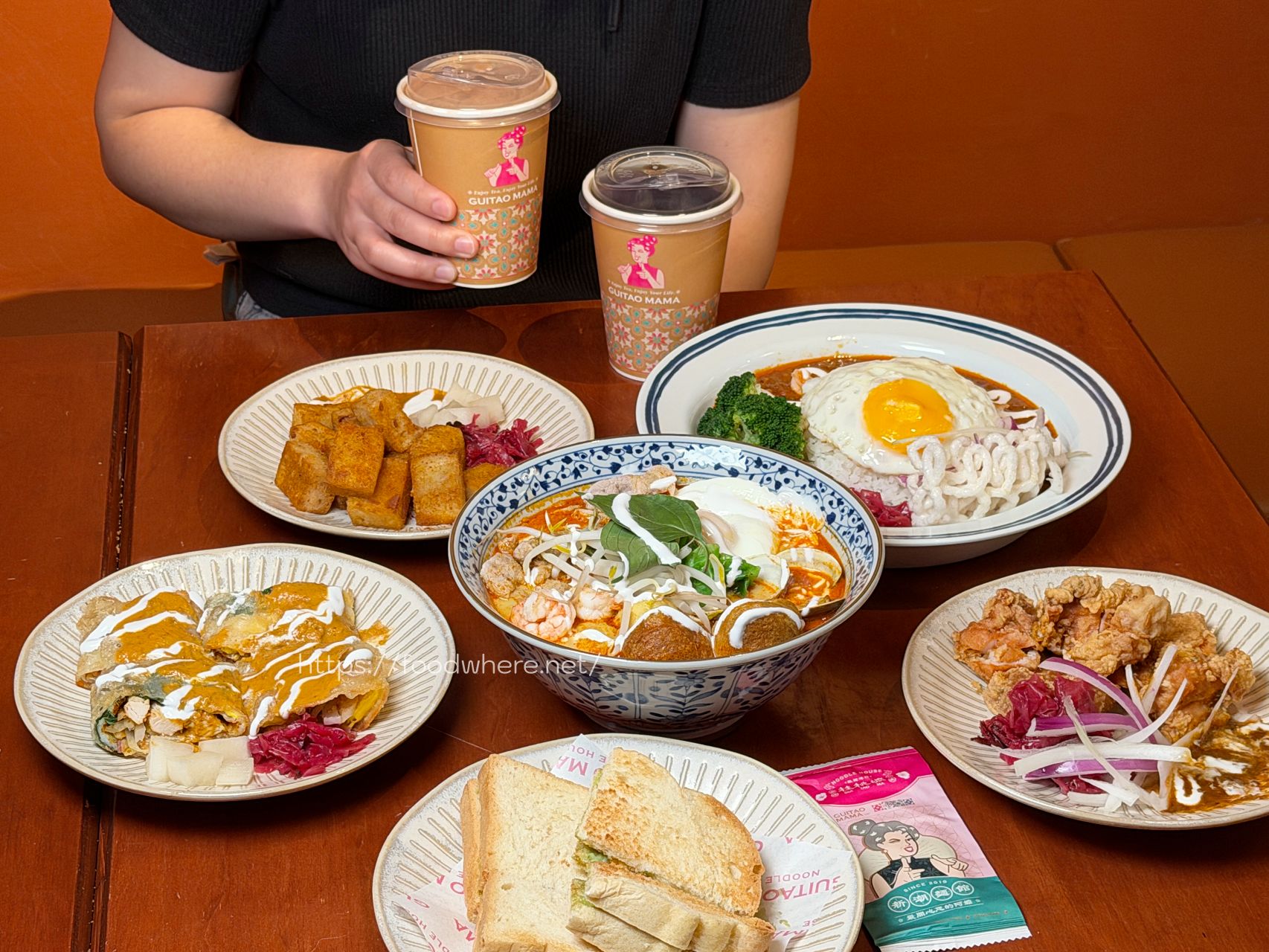 （有菜單）北高雄巨蛋美食《桂桃嬤販麵洋行-孟子店》環境超美！孟子路的創意南洋靈魂料理 @高雄美食底對