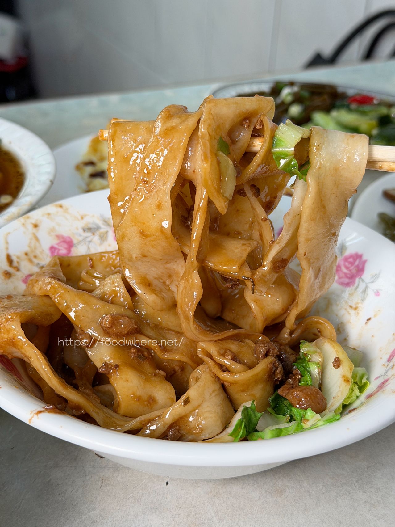 （最新菜單）高雄苓雅美食《鄧記家常牛肉麵》必點手工炸醬麵，加顆半熟荷包蛋超對味！ @高雄美食底對