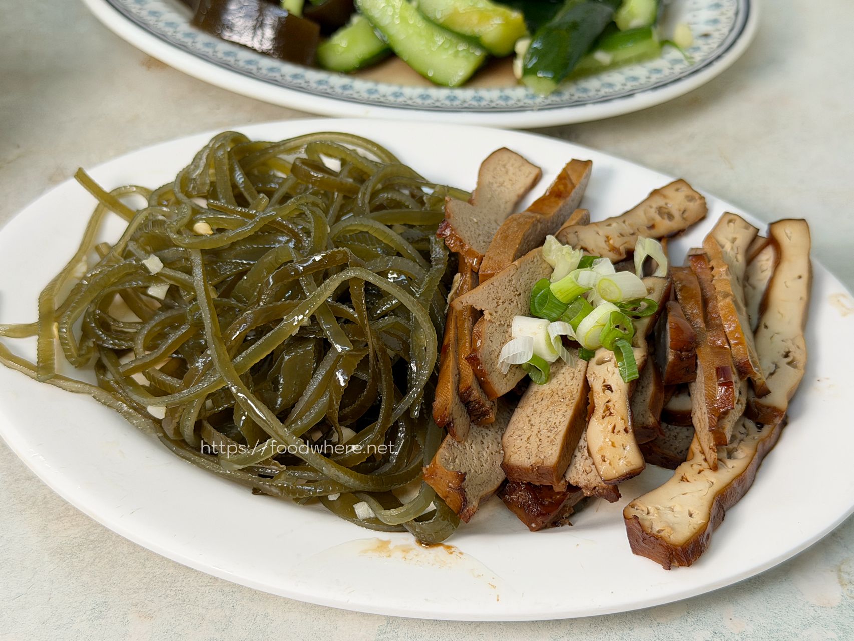 （最新菜單）高雄苓雅美食《鄧記家常牛肉麵》必點手工炸醬麵，加顆半熟荷包蛋超對味！ @高雄美食底對