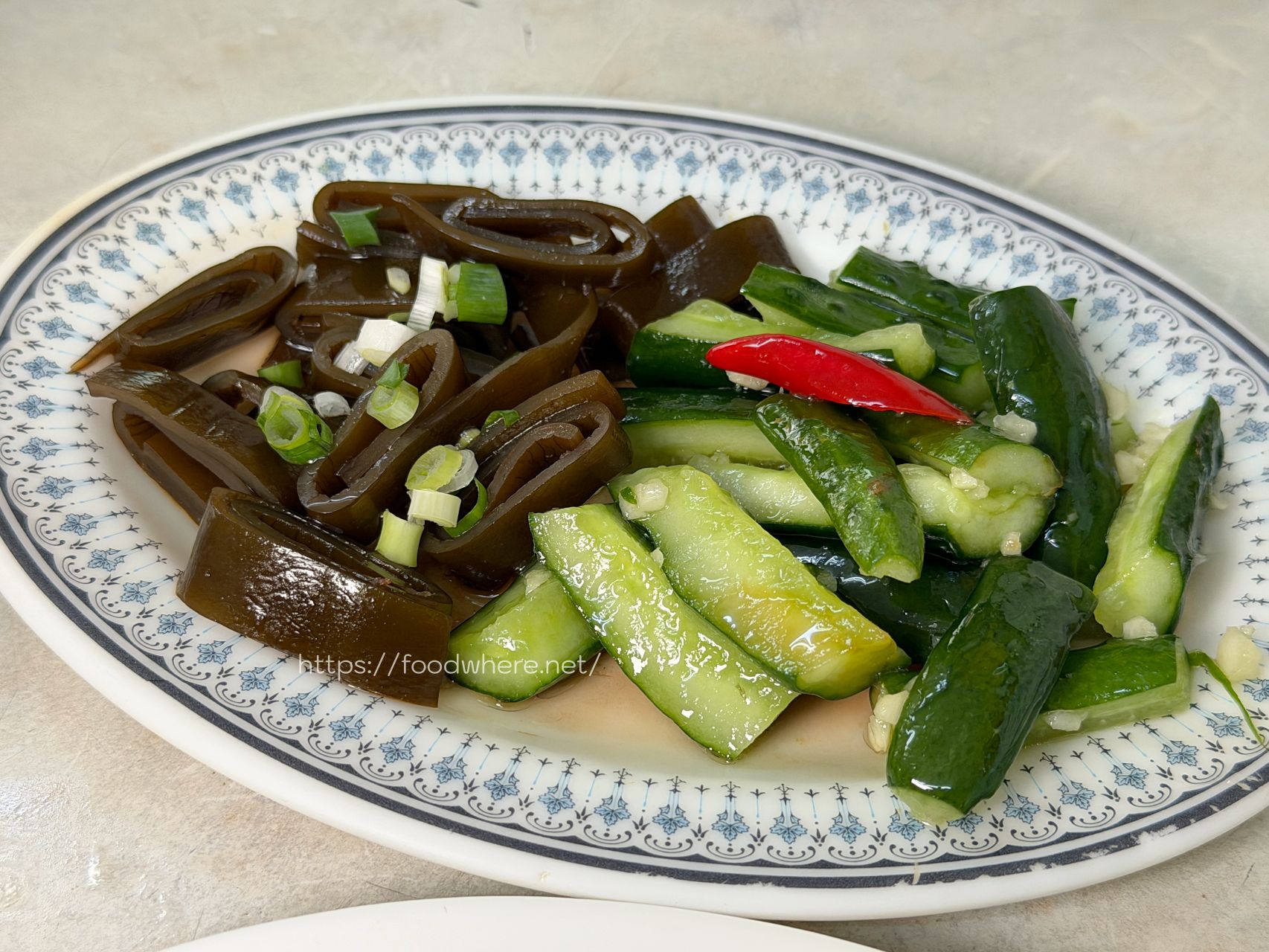 （最新菜單）高雄苓雅美食《鄧記家常牛肉麵》必點手工炸醬麵，加顆半熟荷包蛋超對味！ @高雄美食底對