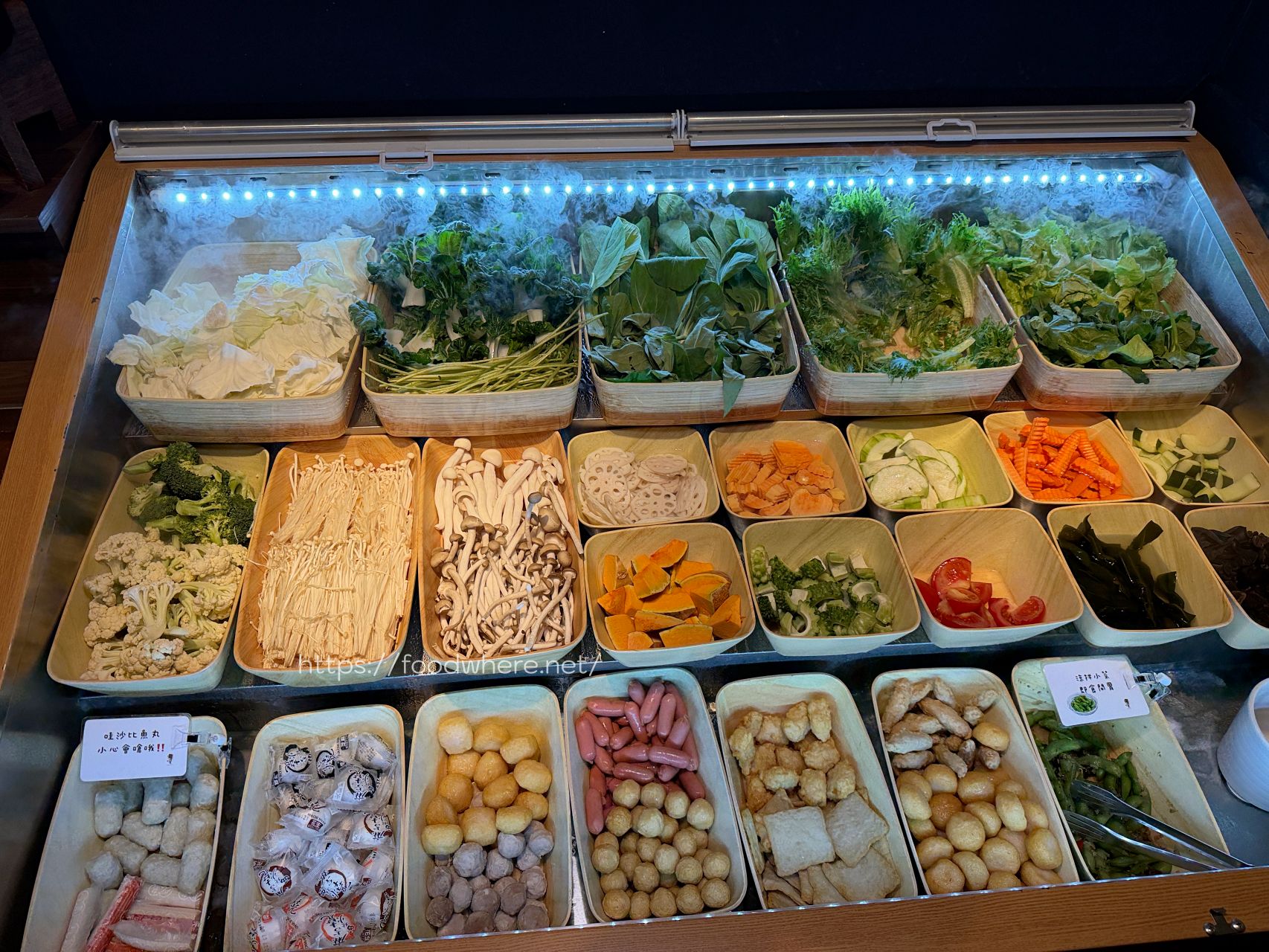 高雄火鍋推薦《舞古賀鍋物專門店》活跳跳新鮮爆蛋紅蟳單隻 99 元，36oz 大份量肉盤雙人餐 @高雄美食底對