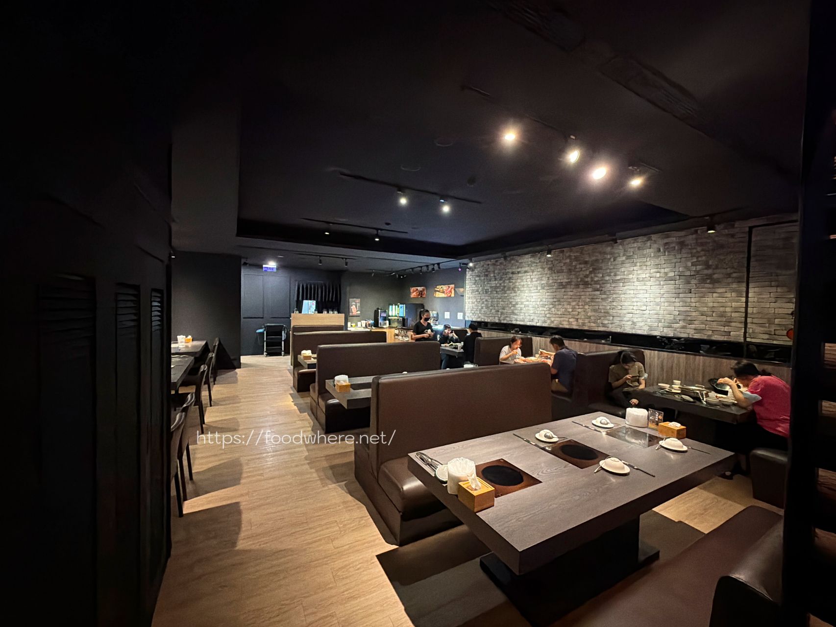 高雄火鍋推薦《舞古賀鍋物專門店》活跳跳新鮮爆蛋紅蟳單隻 99 元，36oz 大份量肉盤雙人餐 @高雄美食底對