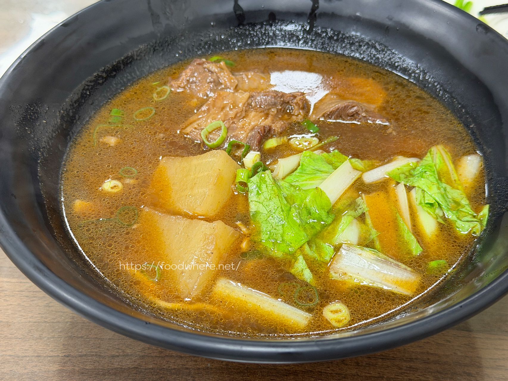 (有菜單)高雄三民美食《傑紅燒豬肉麵》隱藏在松江街的低調美味：老闆不忙才賣的蔥爆豬肉飯！ @高雄美食底對