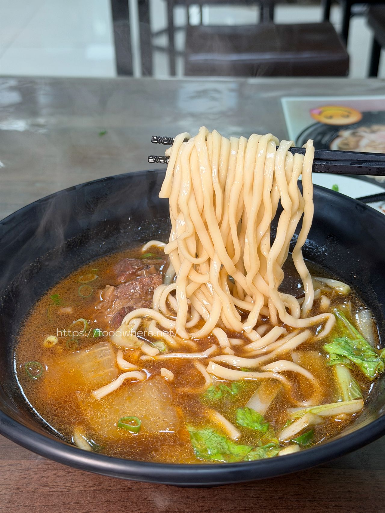 (有菜單)高雄三民美食《傑紅燒豬肉麵》隱藏在松江街的低調美味：老闆不忙才賣的蔥爆豬肉飯！ @高雄美食底對