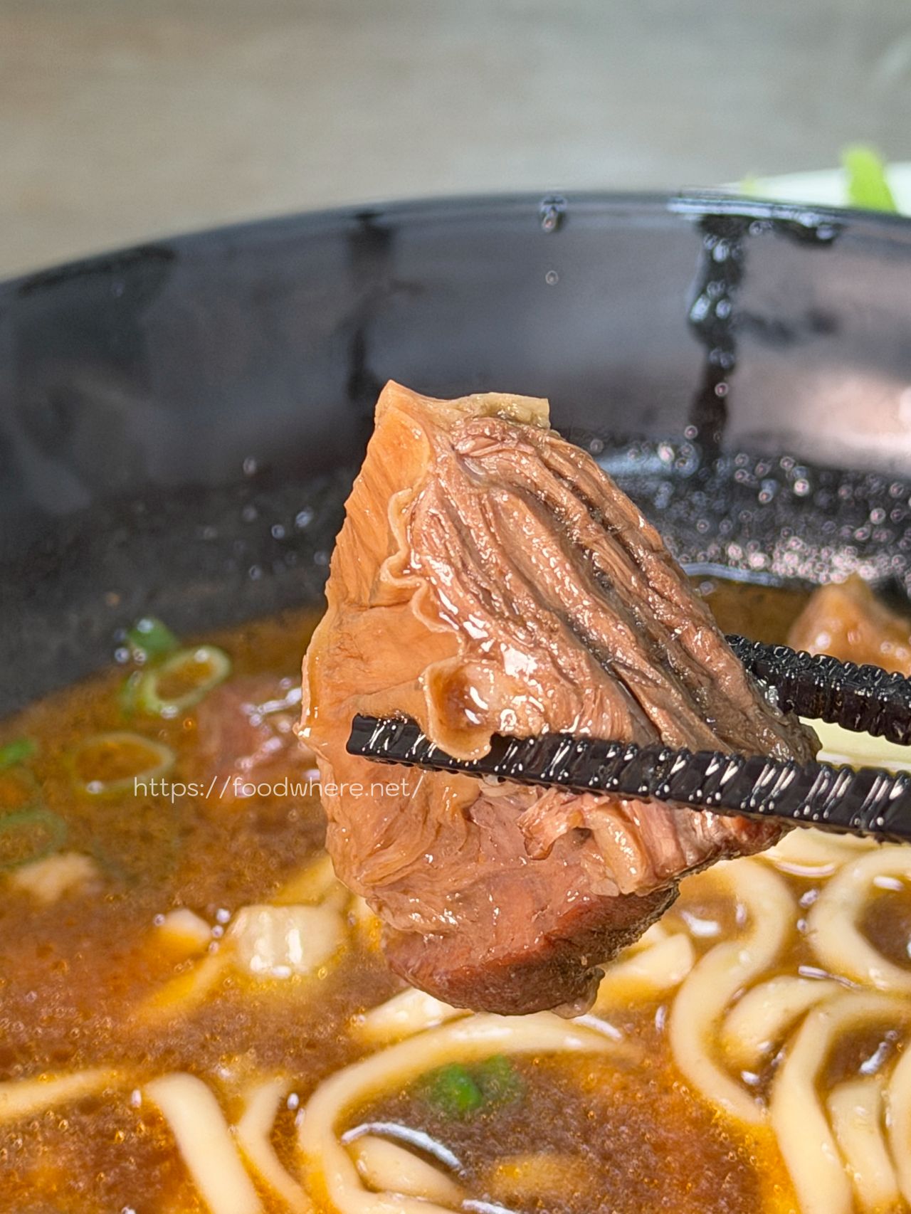 (有菜單)高雄三民美食《傑紅燒豬肉麵》隱藏在松江街的低調美味：老闆不忙才賣的蔥爆豬肉飯！ @高雄美食底對